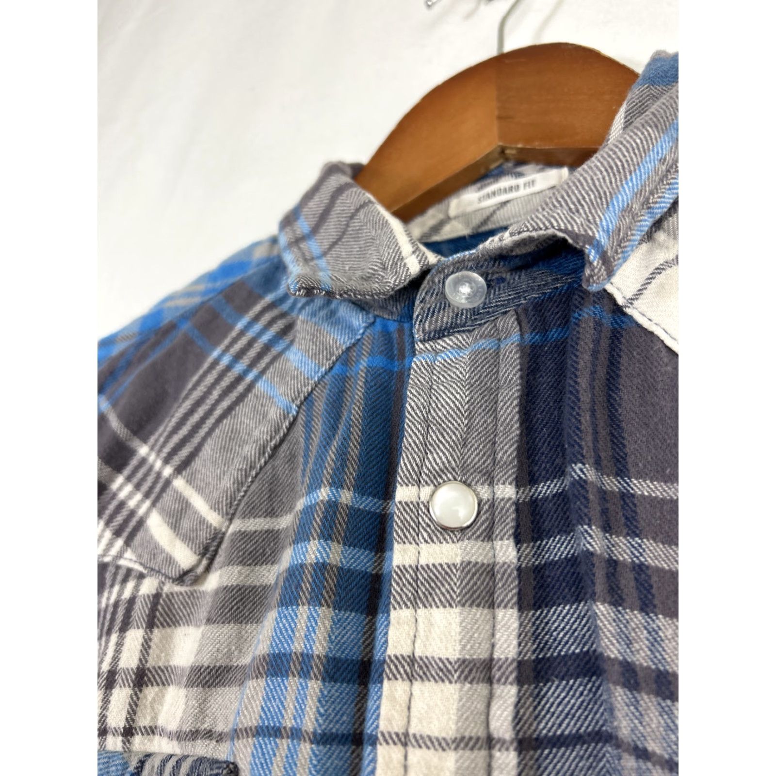 Levi's VINTAGE Levis Shirt Plaid Long Sleeve Pearl Snap Button-Up Gray Blue Mens S Short Details: Chest 21", Length 26", Sleeves 20" Size US S / EU 44-46 / 1 - 6 Thumbnail
