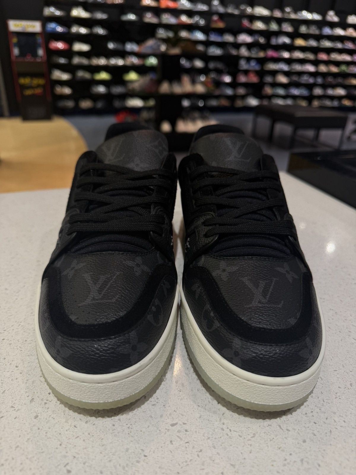 Louis Vuitton Size 6UK/7US - Louis Vuitton Trainer Low Top Black Size US 6 / EU 39 - 2 Thumbnail