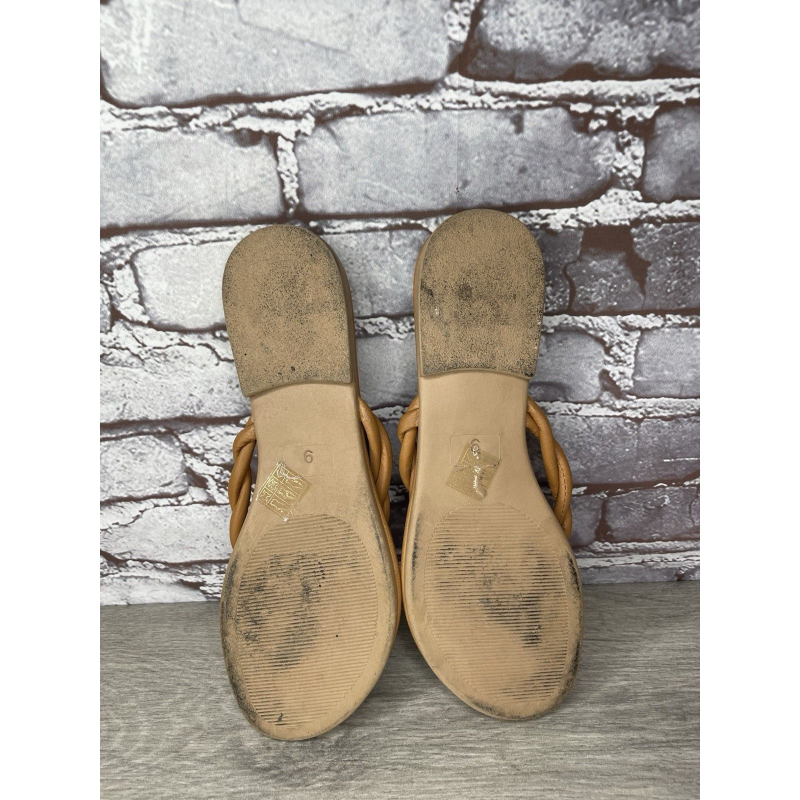 Saks Fifth Avenue Saks Fifth Avenue Italy Brown Leather Thong Slides Sandals W Size US 9 / IT 39 - 16 Thumbnail
