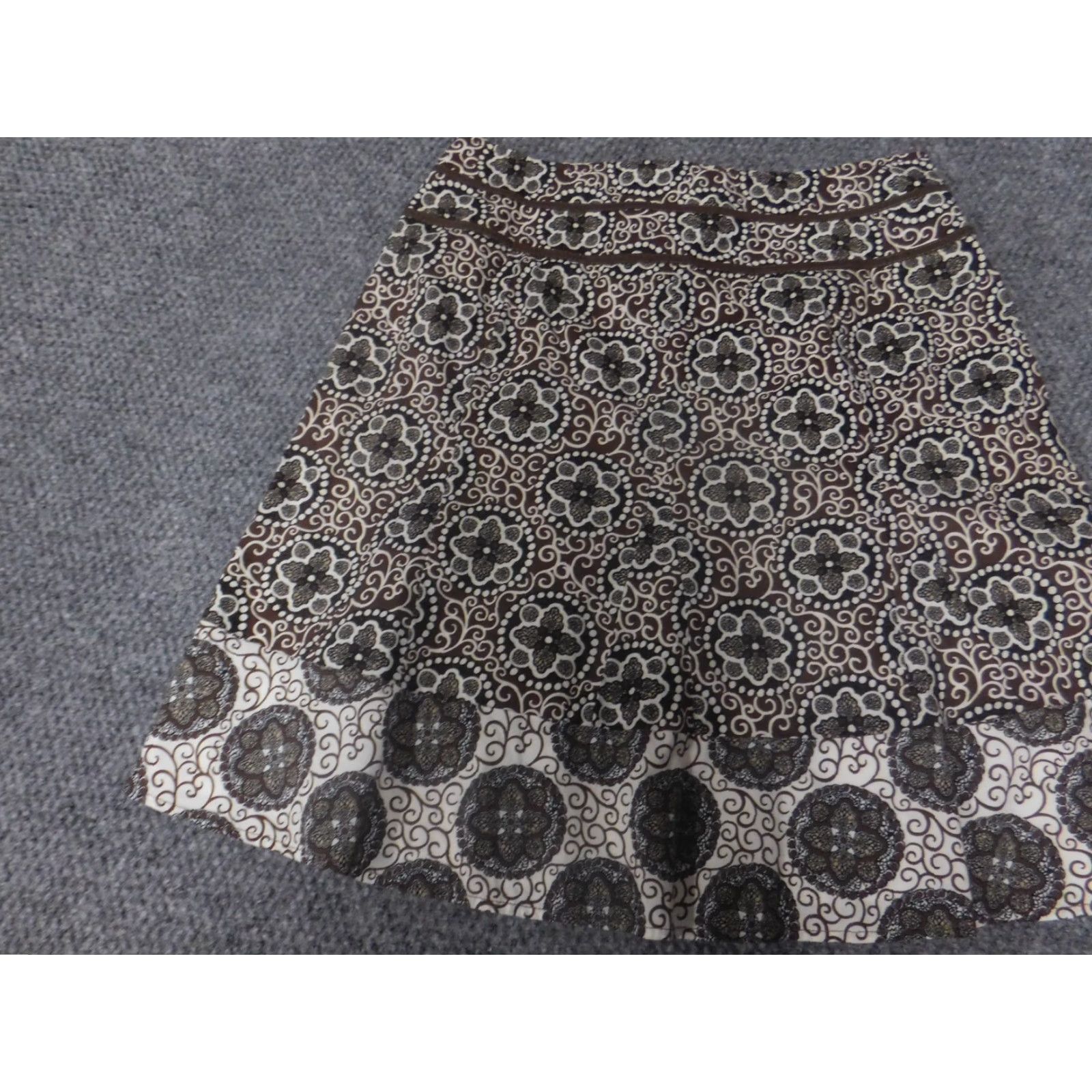 Ann Taylor Ann Taylor Skirt Womens Knee Length A-Line Brown Floral Lined Zipper Ruffles Knit Polyester 2 Casual Fall Womens Size 26" / US 2 / IT 38 - 7 Thumbnail