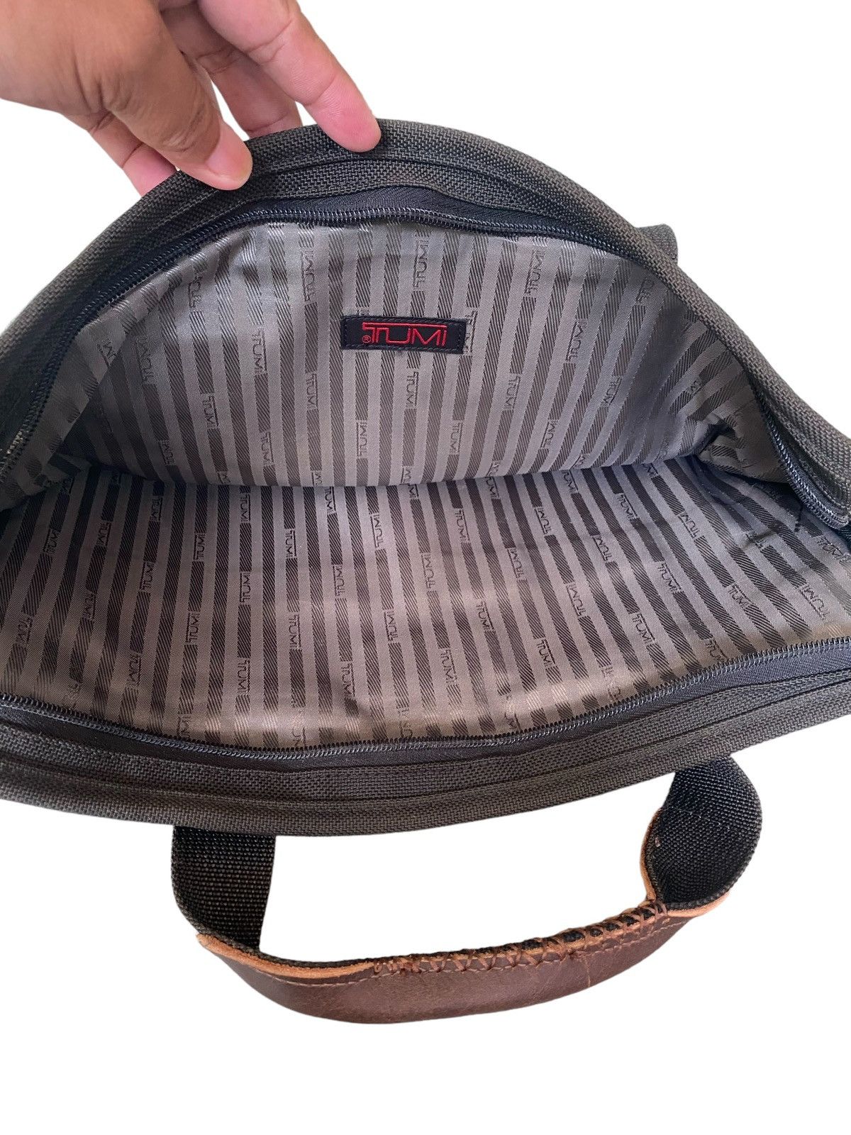Designer Rare TUMI Messenger Bag Size ONE SIZE - 15 Thumbnail