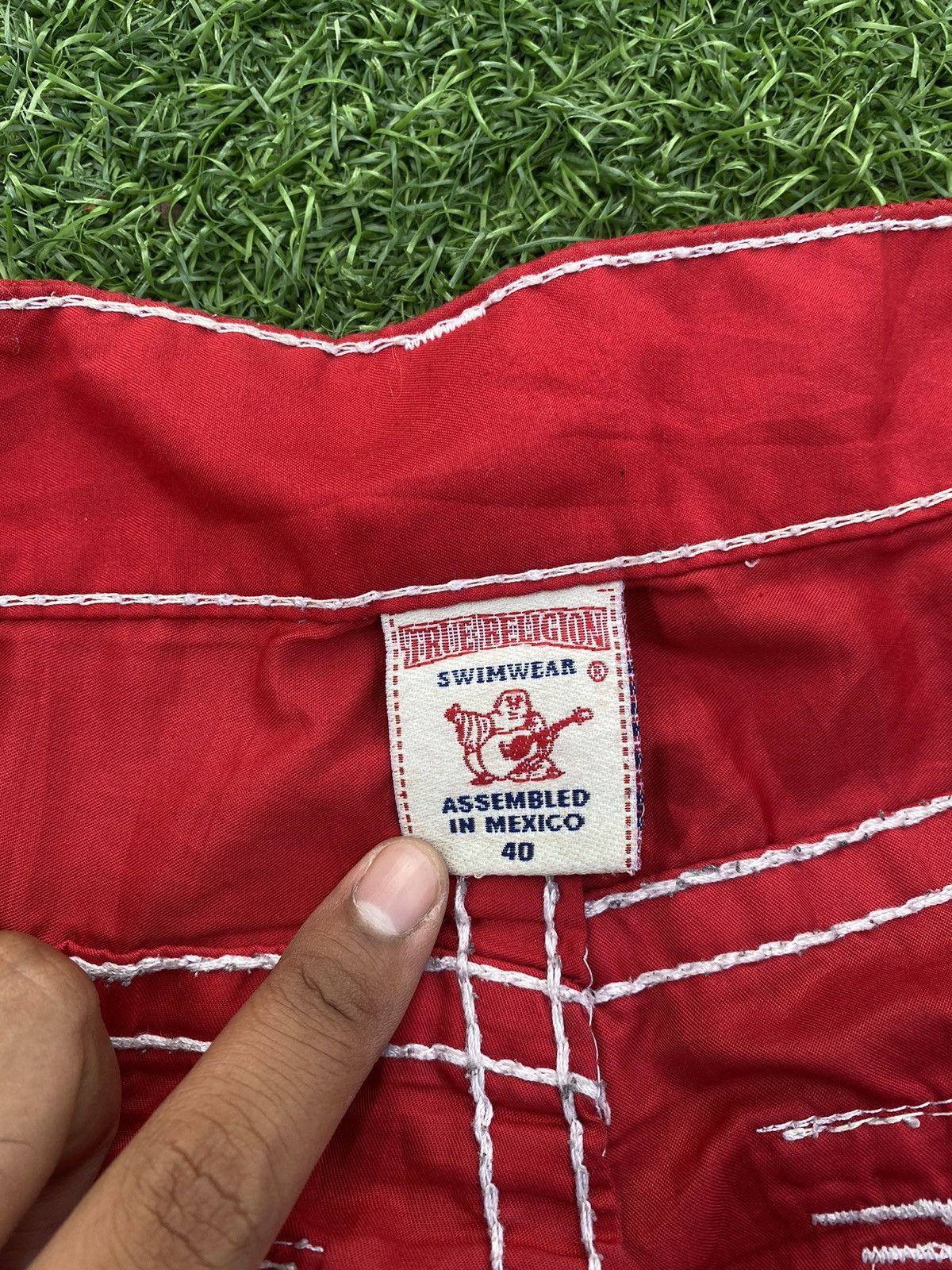 True Religion × Vintage TRUE RELIGION BIG LOGO RED SHORT PANTS Size US 38 / EU 54 - 9 Thumbnail