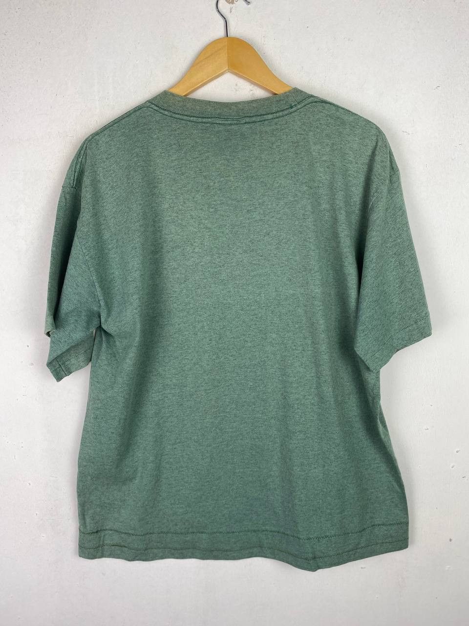 Budweiser vintage budweiser logo tee nice design Size US L / EU 52-54 / 3 - 7 Thumbnail