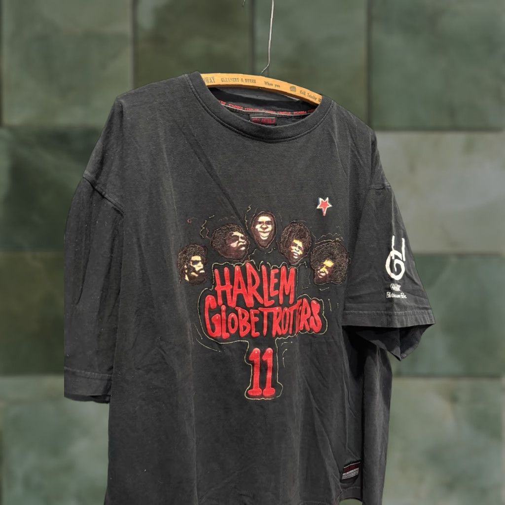 Fubu VINTAGE FUBU Harlem Globetrotters Black T-Shirt XL Men Size US XL / EU 56 / 4 - 1 Thumbnail