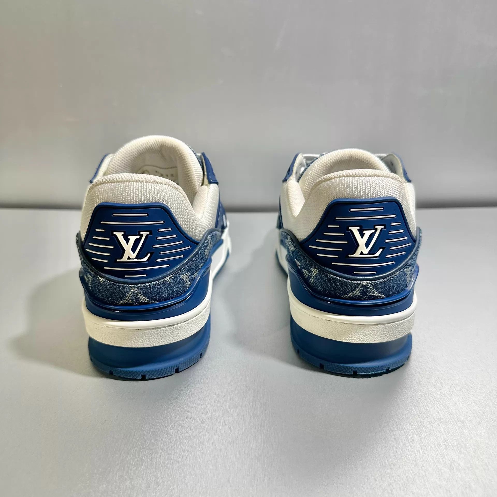 Louis Vuitton Louis Vuitton Trainer White Blue Denim 4/38 Worn once Size US 7.5 / IT 37.5 - 5 Thumbnail