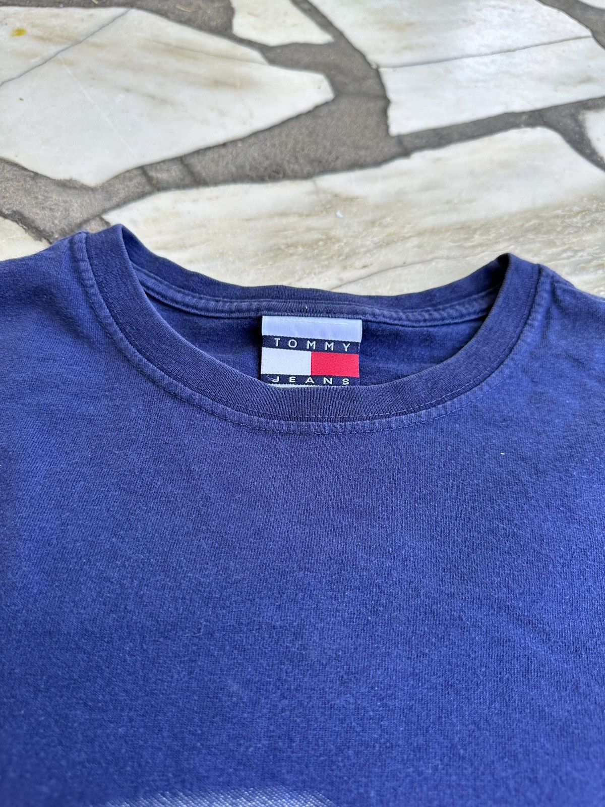Vintage CRAZY Vintage Tommy Hilfiger Jeans Essential Logo Tee Size US M / EU 48-50 / 2 - 6 Thumbnail