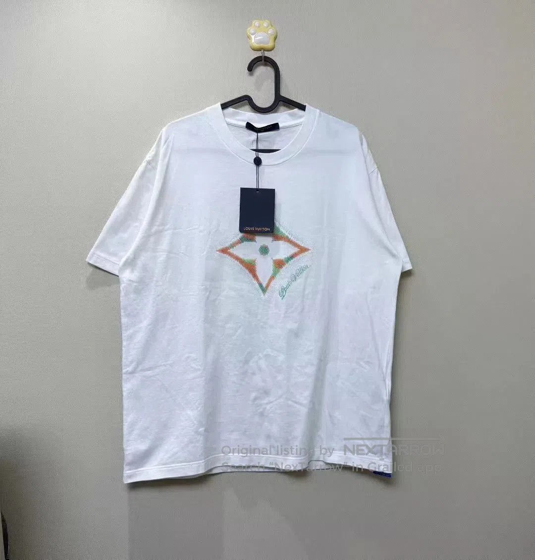 Louis Vuitton Louis Vuitton White Glitter Logo Short Sleeve. Size L / US 10 / IT 46 - 1 Thumbnail