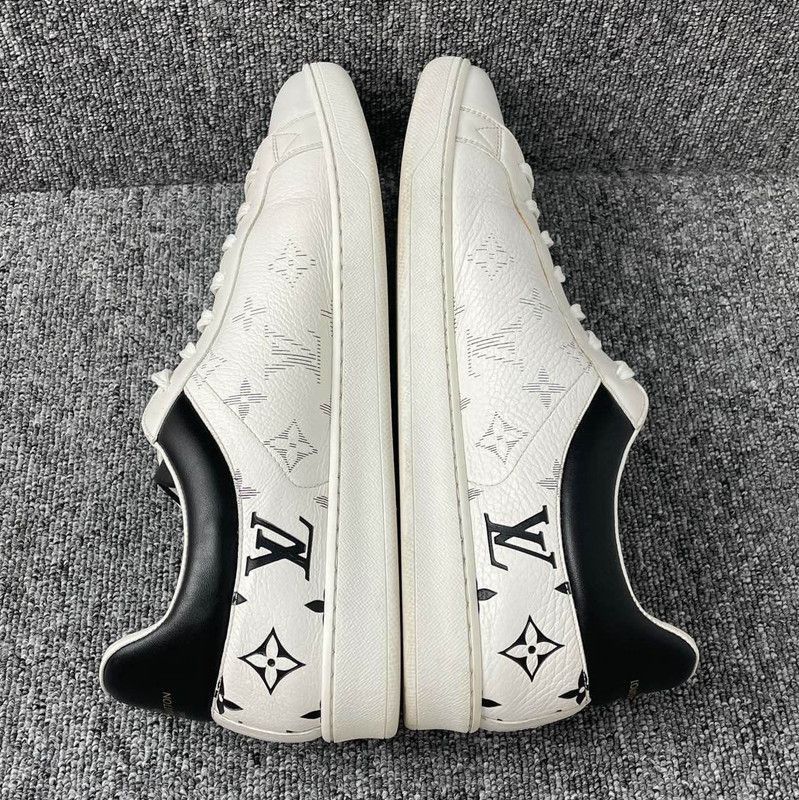 Louis Vuitton Louis Vuitton Black and White Sneaker - Size US 10.5 / EU 43-44 - 8 Thumbnail