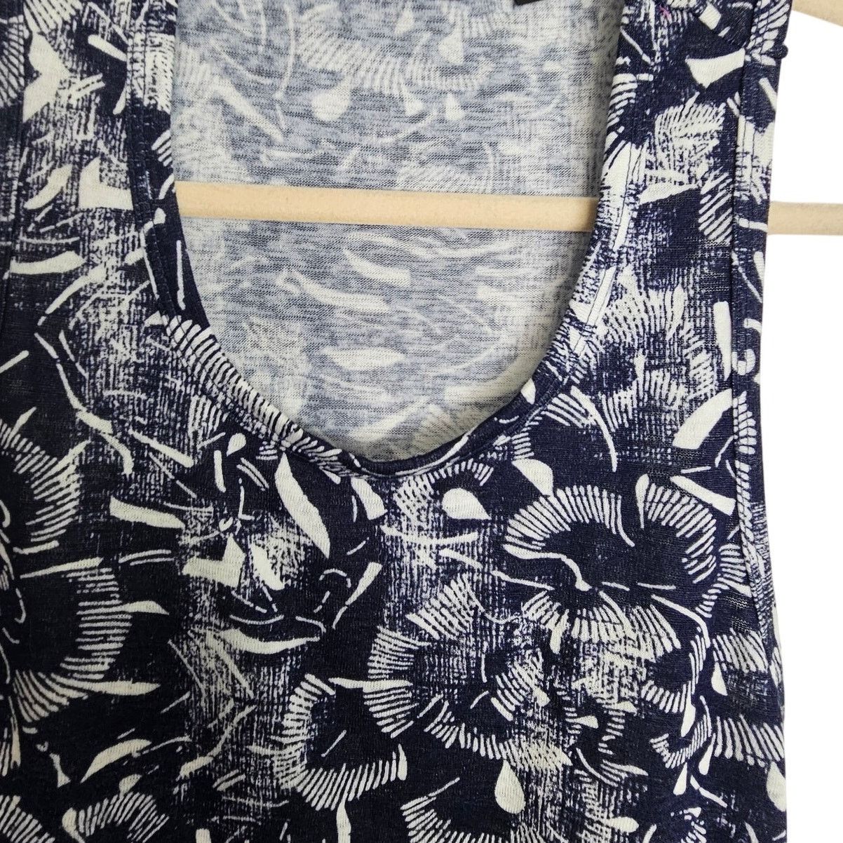Athleta Athleta Womens Floral Tank Top Size XS Activewear Yoga Gym Size XS / US 0-2 / IT 36-38 - 2 Thumbnail