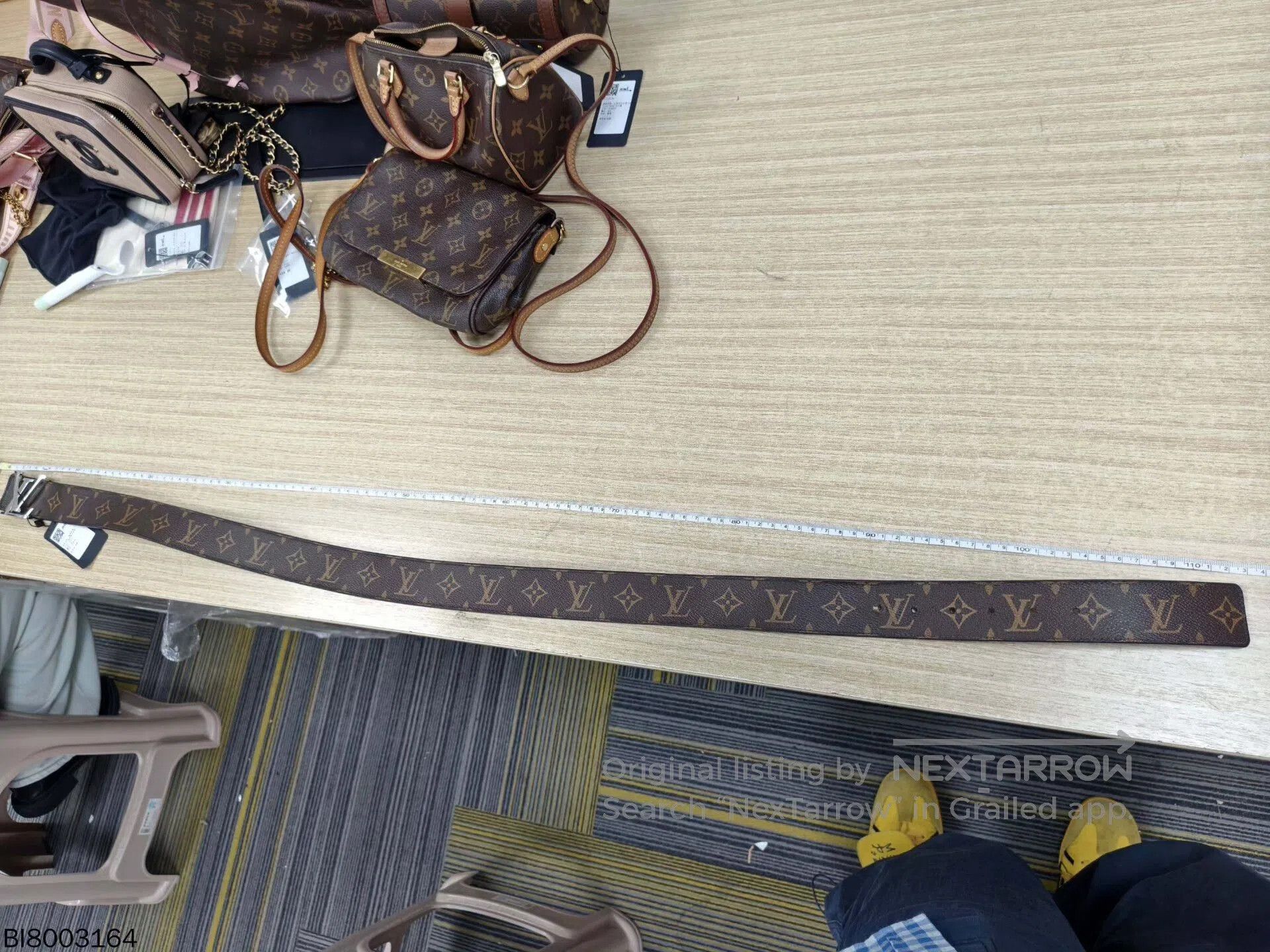 Louis Vuitton louis vuitton initiales reversible leather belt. Size ONE SIZE - 7 Thumbnail