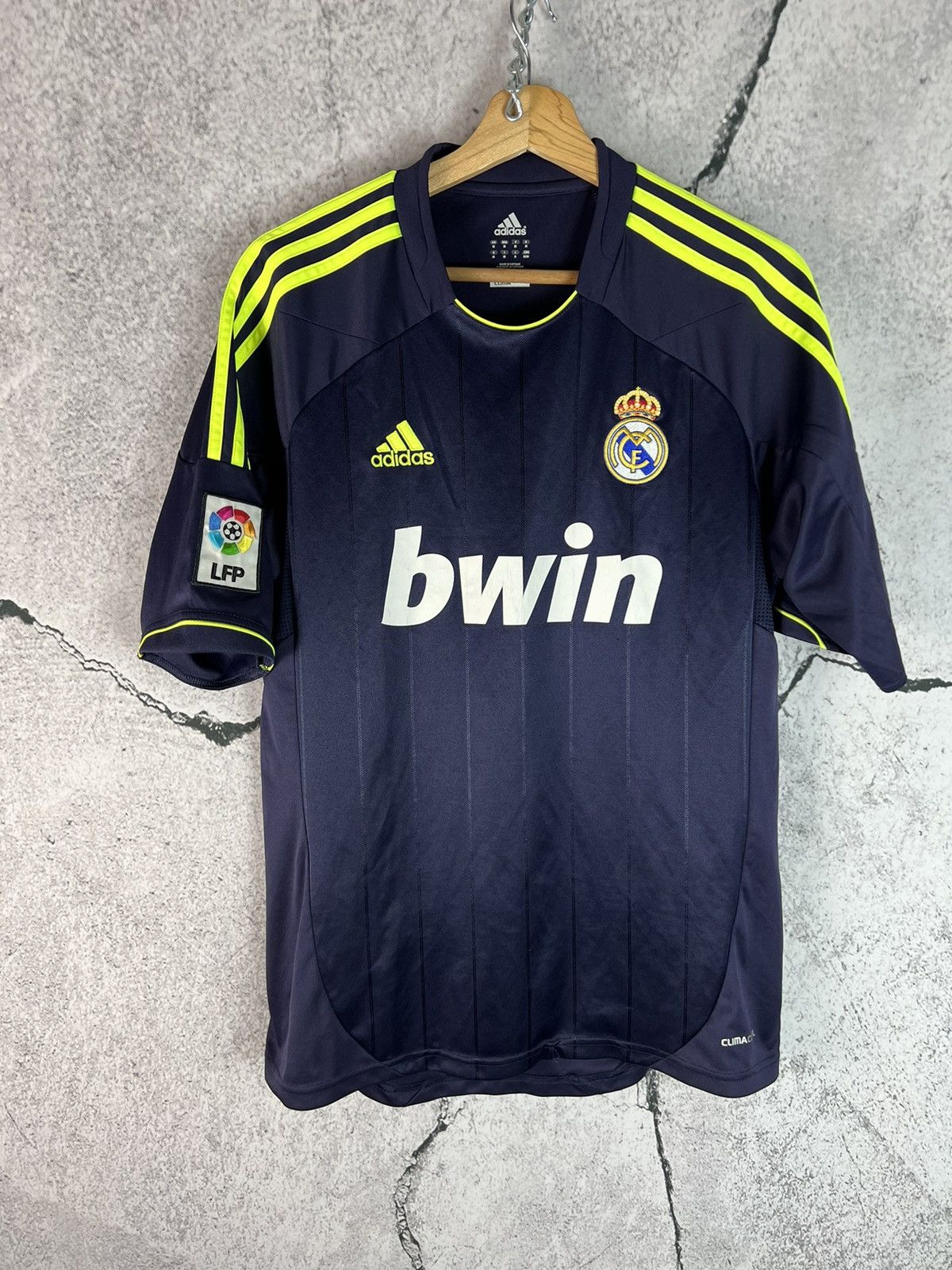 Adidas Adidas Real Madrid 2012 away Jersey Shirt Size US M / EU 48-50 / 2 - 1 Thumbnail