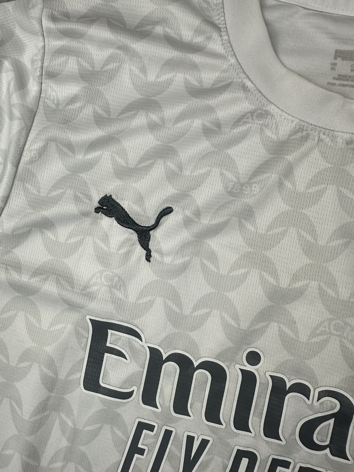 Puma Puma Ac Milan Away 2023/24 Theo #19 Soccer Jersey Size US XL / EU 56 / 4 - 10 Thumbnail