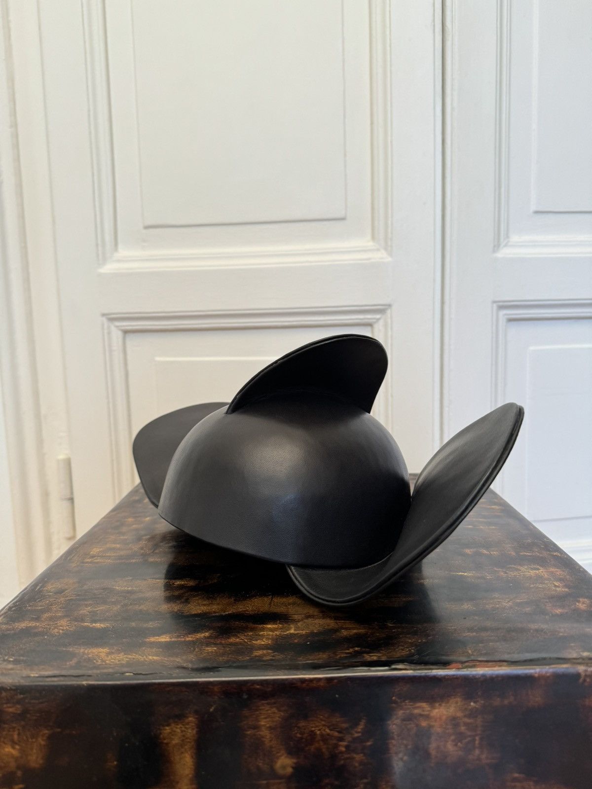 image of Loewe Black Leather Wings Hat Fw19, Women's
