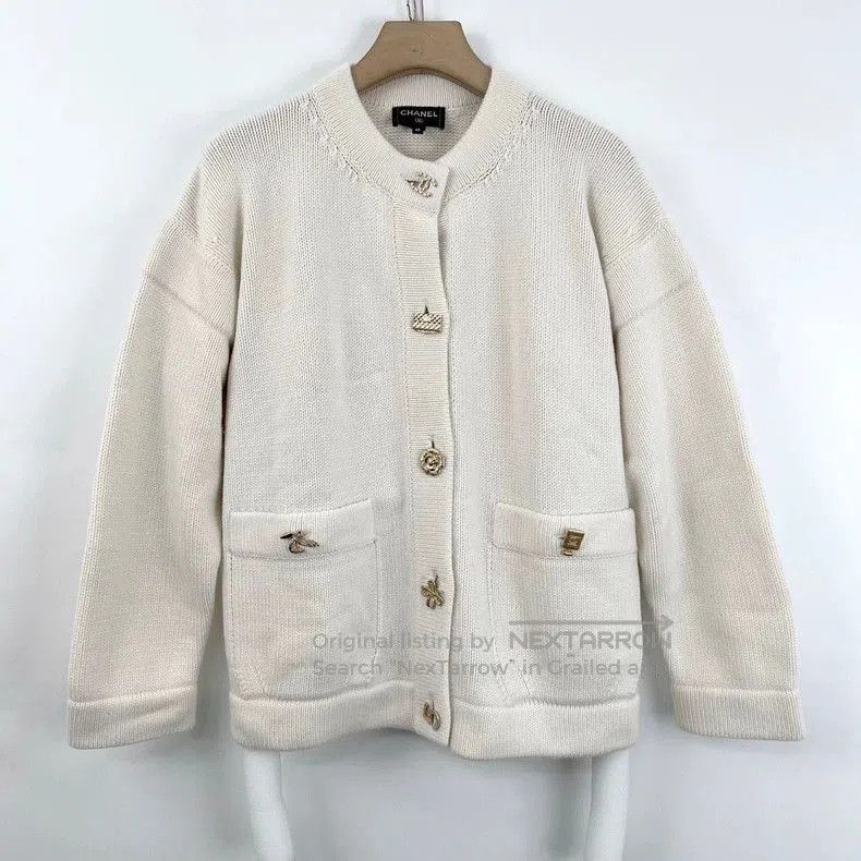Chanel Chanel Badge Button White Knit Cardigan. Size US L / EU 52-54 / 3 - 2 Thumbnail