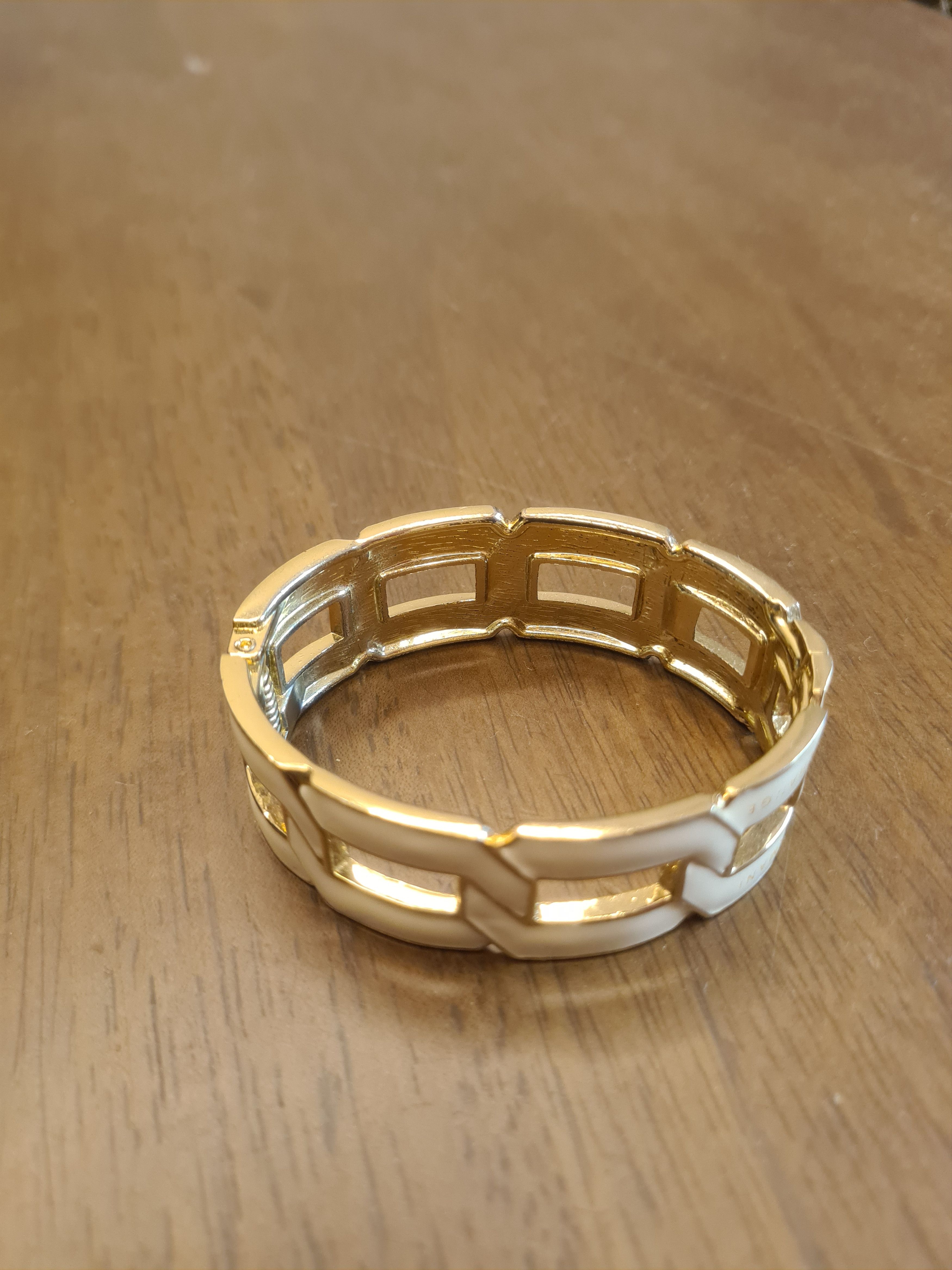 Armani Exchange Armani exchange white enamel gold hinge bracelet Size ONE SIZE - 1 Thumbnail