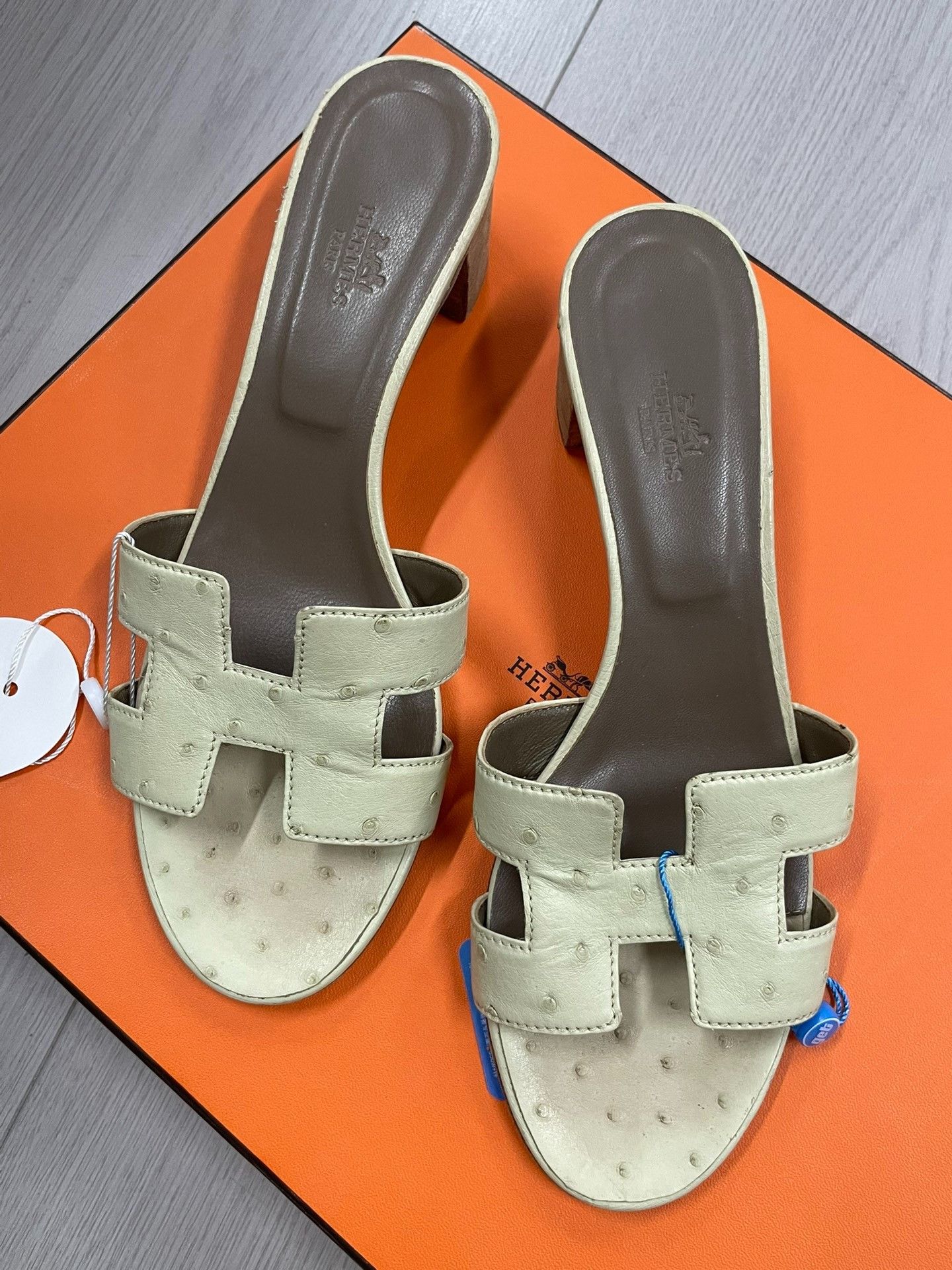 Hermes Hermes Gray Sandals 40 Women Size US 9 / IT 39 - 1 Thumbnail