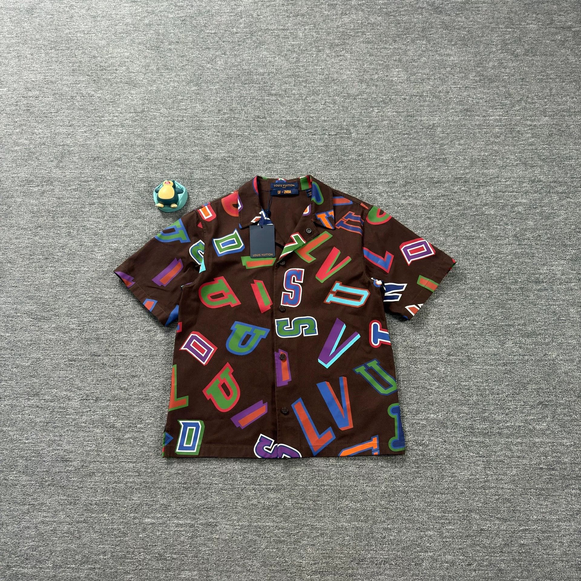 Louis Vuitton Louis Vuitton x NBA Multi Logo Brown Shirt Size S Size US S / EU 44-46 / 1 - 1 Thumbnail