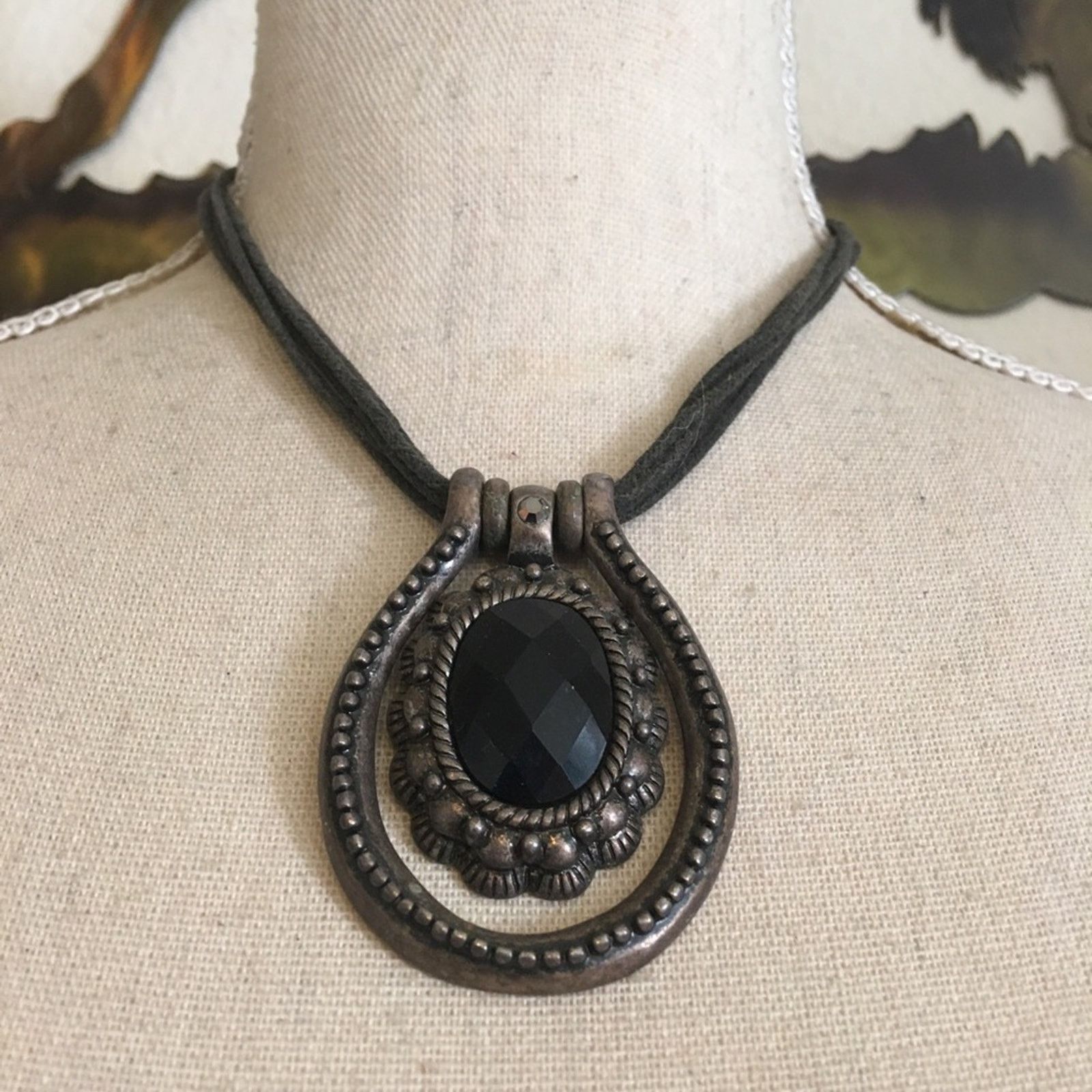 Jewelry Antique look medallion corded necklace Size ONE SIZE - 1 Thumbnail