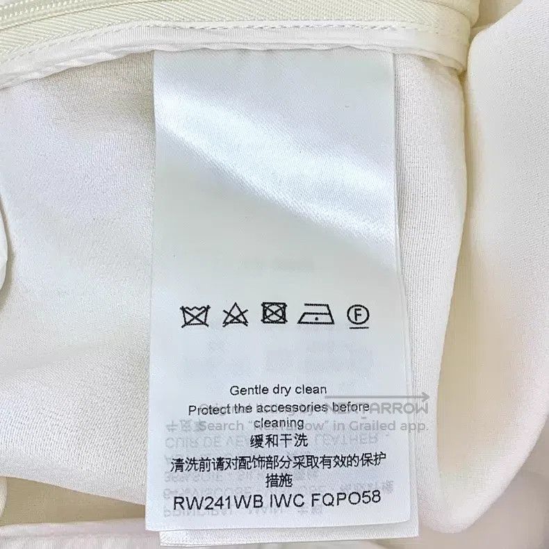 Louis Vuitton Louis Vuitton 24 white small leather label casual shorts Size US 38 / EU 54 - 6 Thumbnail