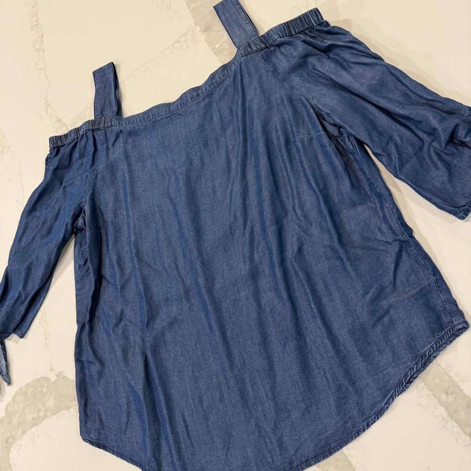 Chicos Chicos Cold Shoulder Chambray 3/4 Tie Sleeve Top Women’s 3 Size XL / US 12-14 / IT 48-50 - 2 Thumbnail