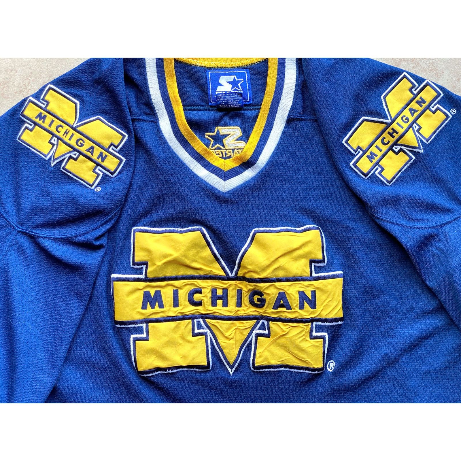 NCAA × Starter Michigan 90s STARTER Hockey jersey L navy gold NCAA vintage Size US L / EU 52-54 / 3 - 1 Thumbnail