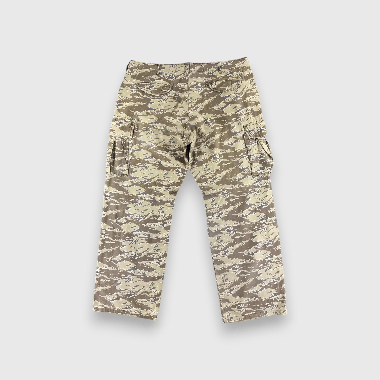 Uniqlo Uniqlo Camo Multi Pocket Cargo Pant-J142 Size US 38 / EU 54 - 2 Thumbnail
