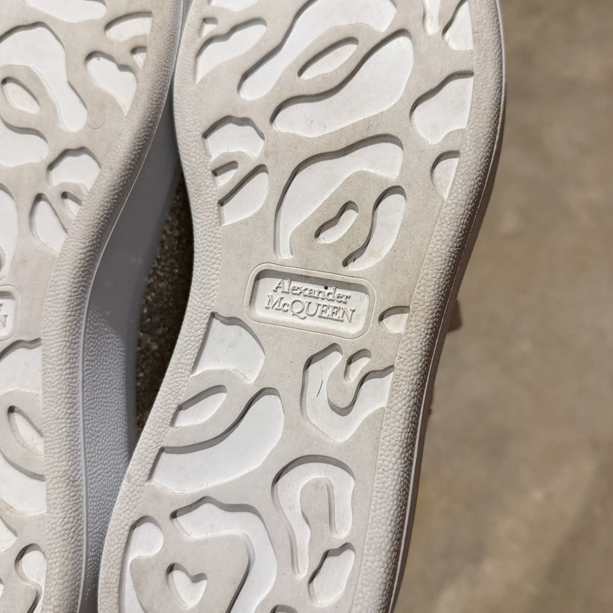 Alexander McQueen Alexander McQueen Oversized Sneaker Calico Gold Glitter US 6 Size US 6.5 / EU 39-40 - 11 Thumbnail
