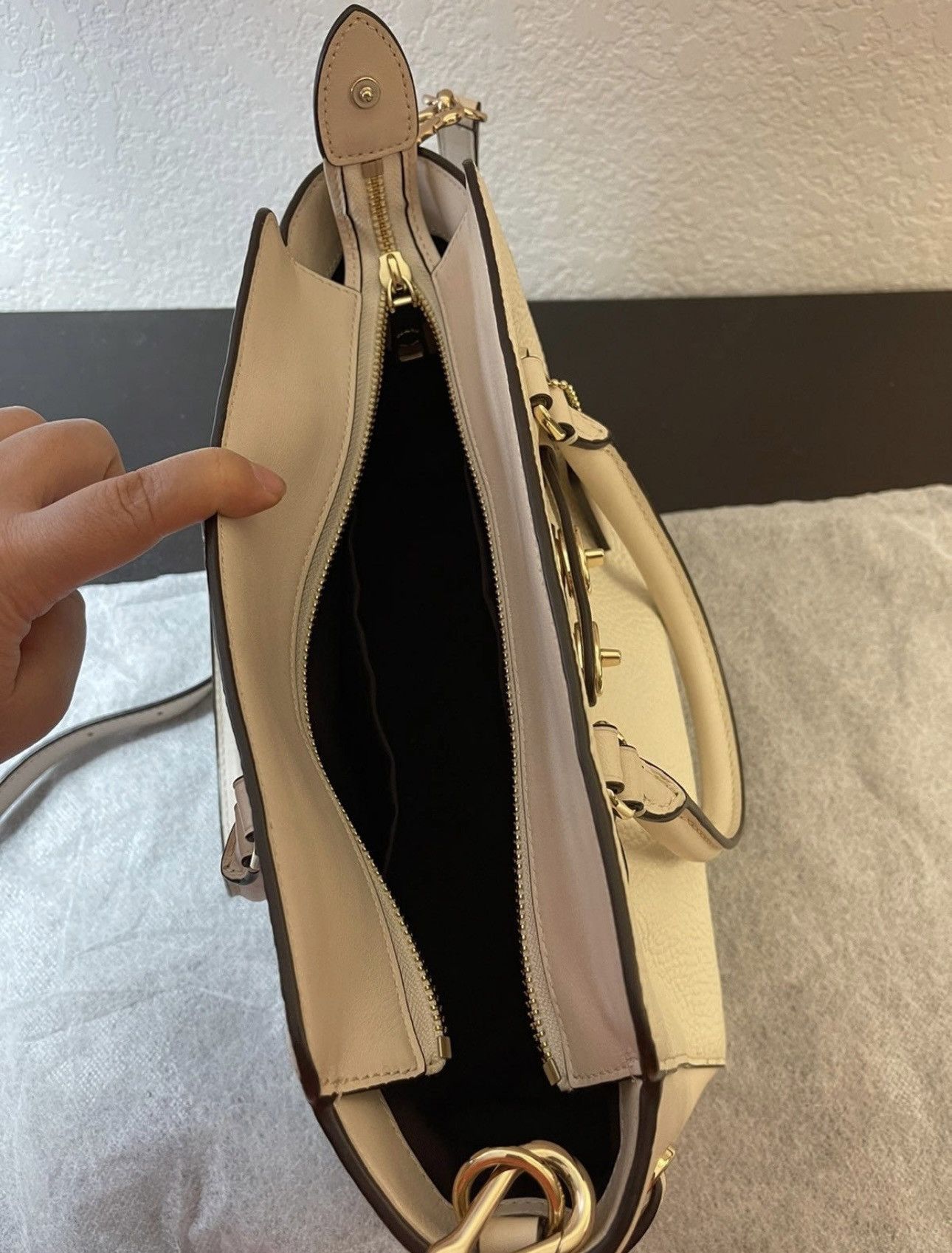 Coach Coach Swagger Carryall in Leather Satchel Crossbody Bag Size ONE SIZE - 11 Thumbnail
