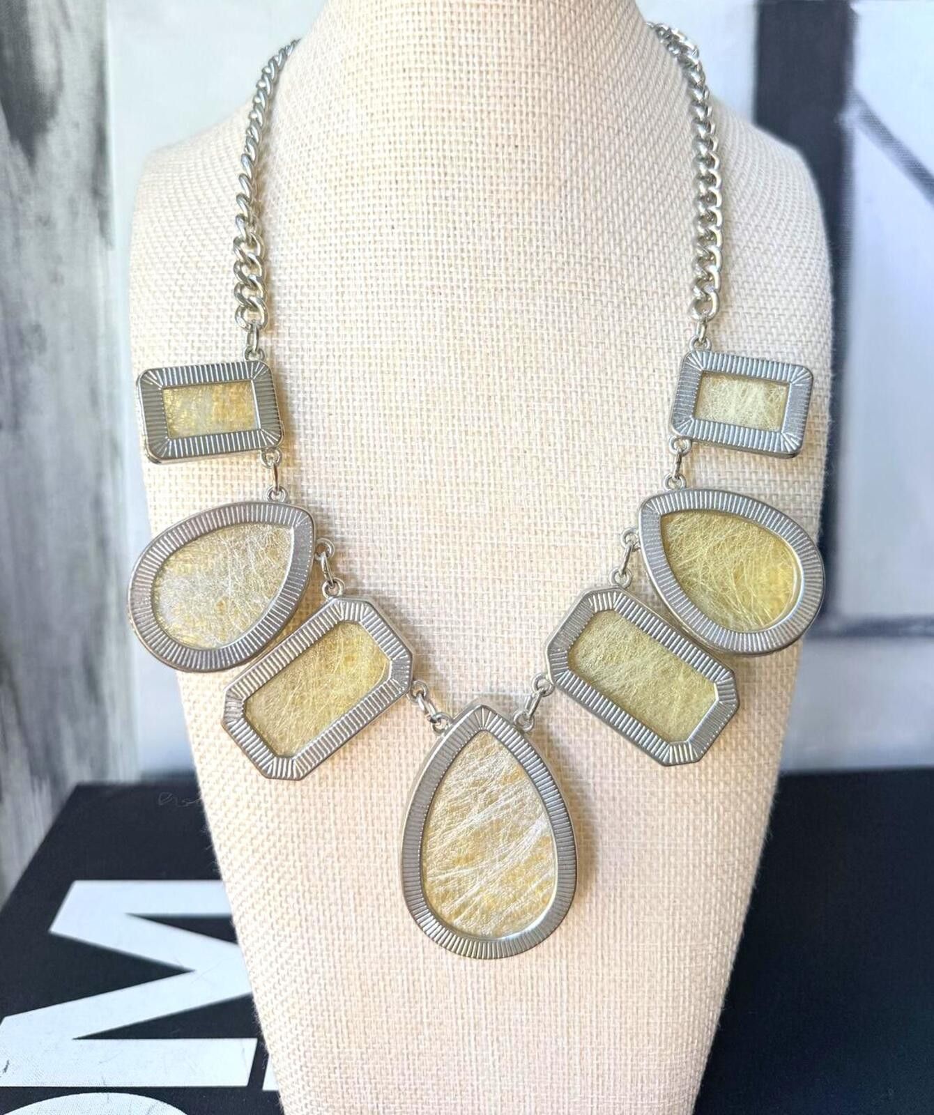 Other NY & Co Gold Statement Necklace Geometric Resin Size ONE SIZE - 4 Thumbnail