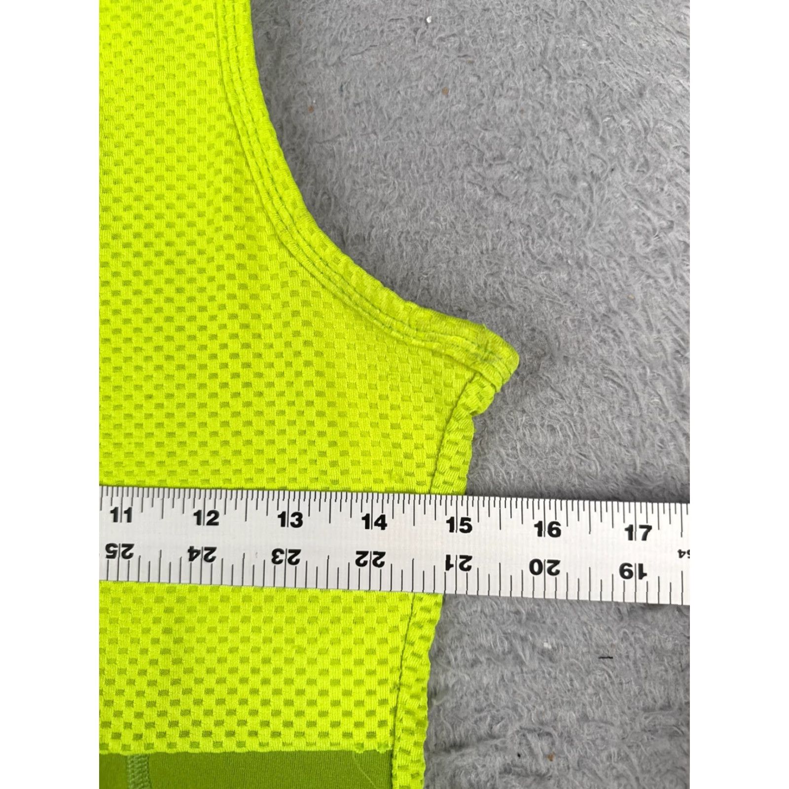 Area Hot Shapers Tank Womens L Green Tank Sleeveless Run Gym Rear Pocket Shirt Women Athletic Sleeveless Athletic Tank Green 36 in Womens Size ONE SIZE - 7 Thumbnail