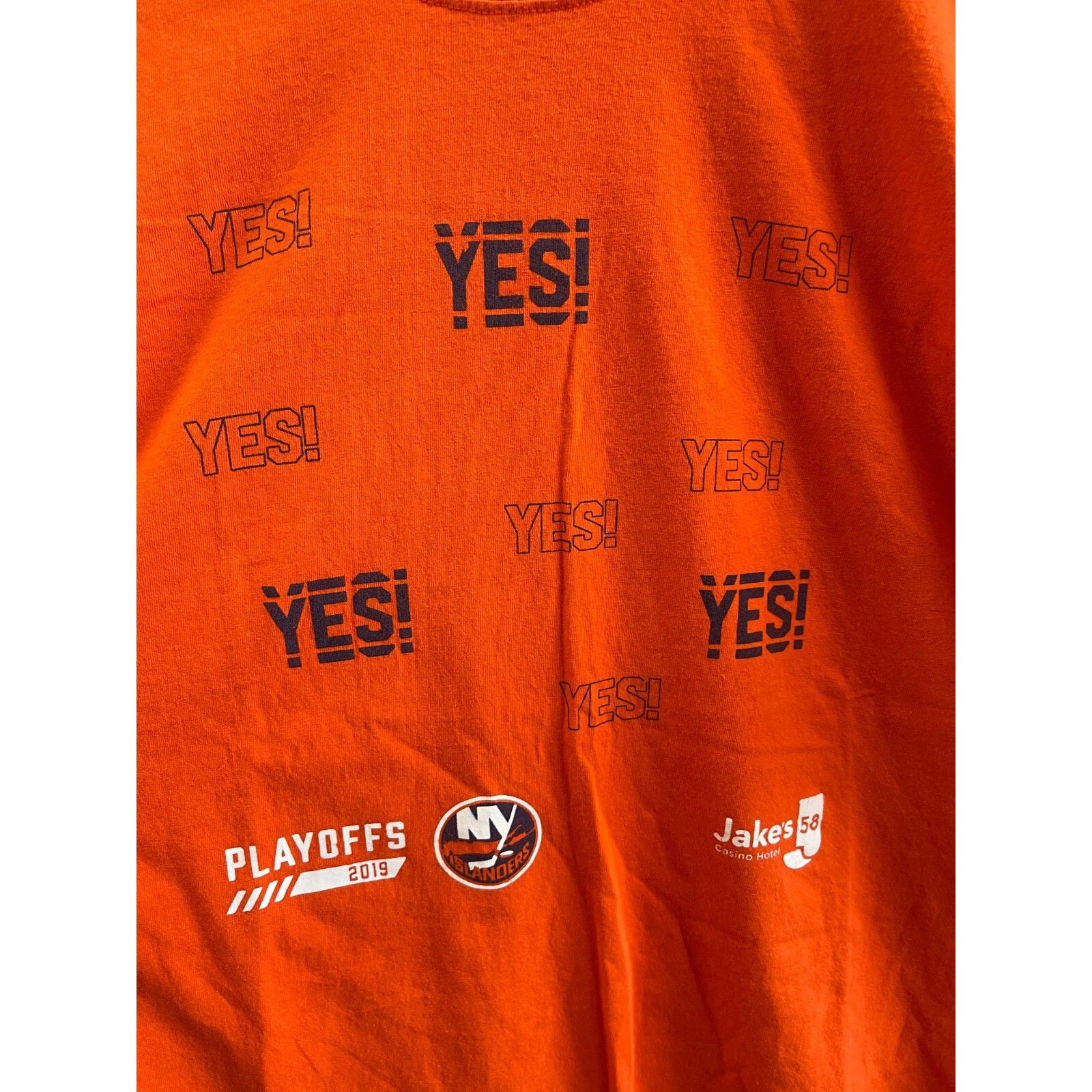 Gildan VTG RARE NEW YORK ISLANDERS NHL YES NETWORK AOP T-SHIRT 2019 Size US XL / EU 56 / 4 - 2 Thumbnail