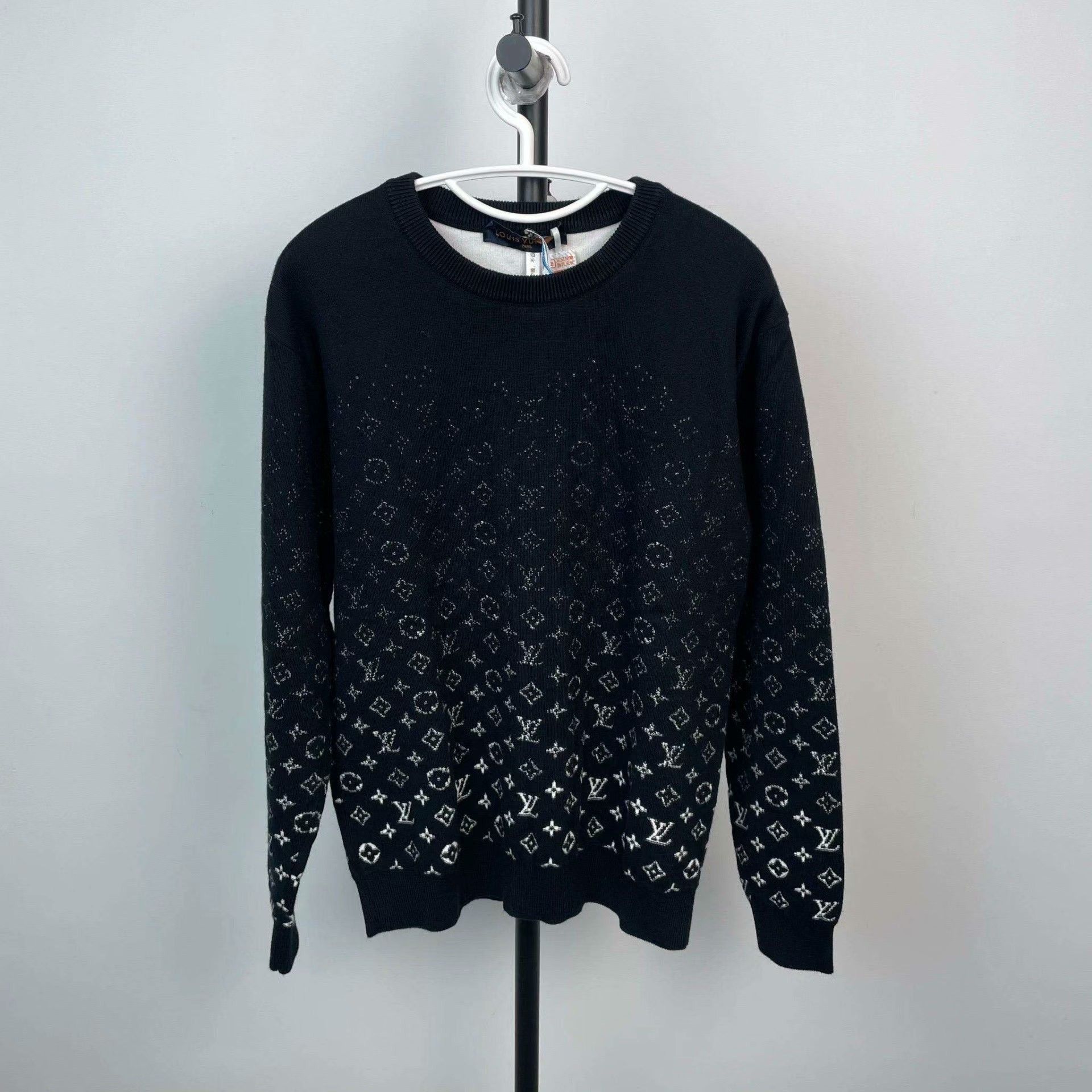 Louis Vuitton Louis Vuitton Knit Gradient Multi Sweater M Men Size US M / EU 48-50 / 2 - 1 Thumbnail