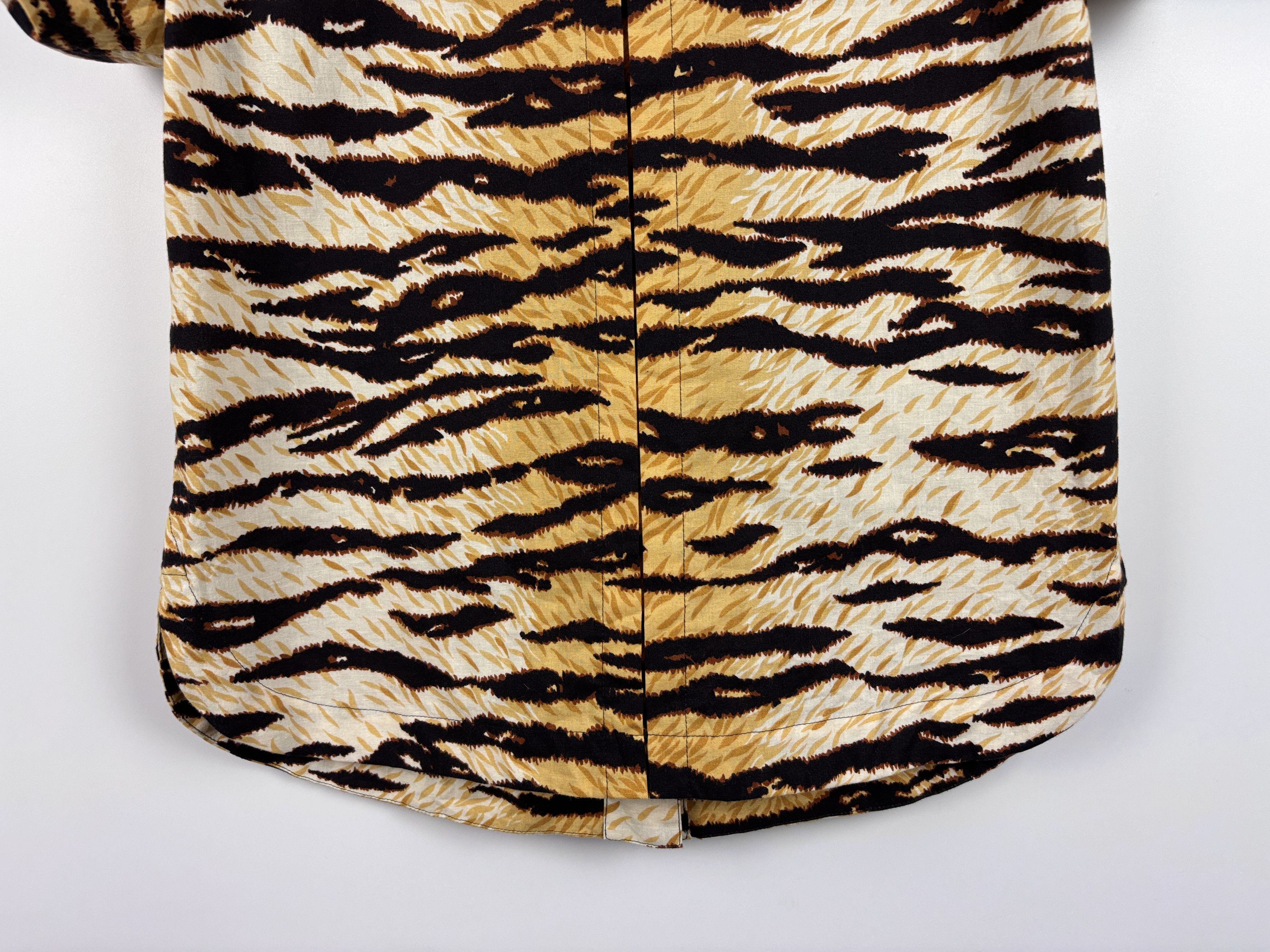 Dolce & Gabbana Dolce & Gabbana Tiger Print Short Sleeve Button Shirt 44 Size M / US 6-8 / IT 42-44 - 7 Thumbnail