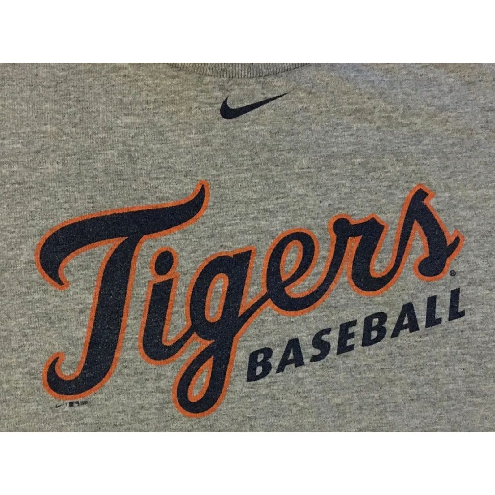 Travis Scott VINTAGE Nike Detroit Tigers Faded Center Swoosh Shirt XL Gray Men Short Sleeve T-Shirt 90s Grunge Hip Hop Retro Baseball Logo Sports USA USA Mens Size US XL / EU 56 / 4 - 2 Thumbnail