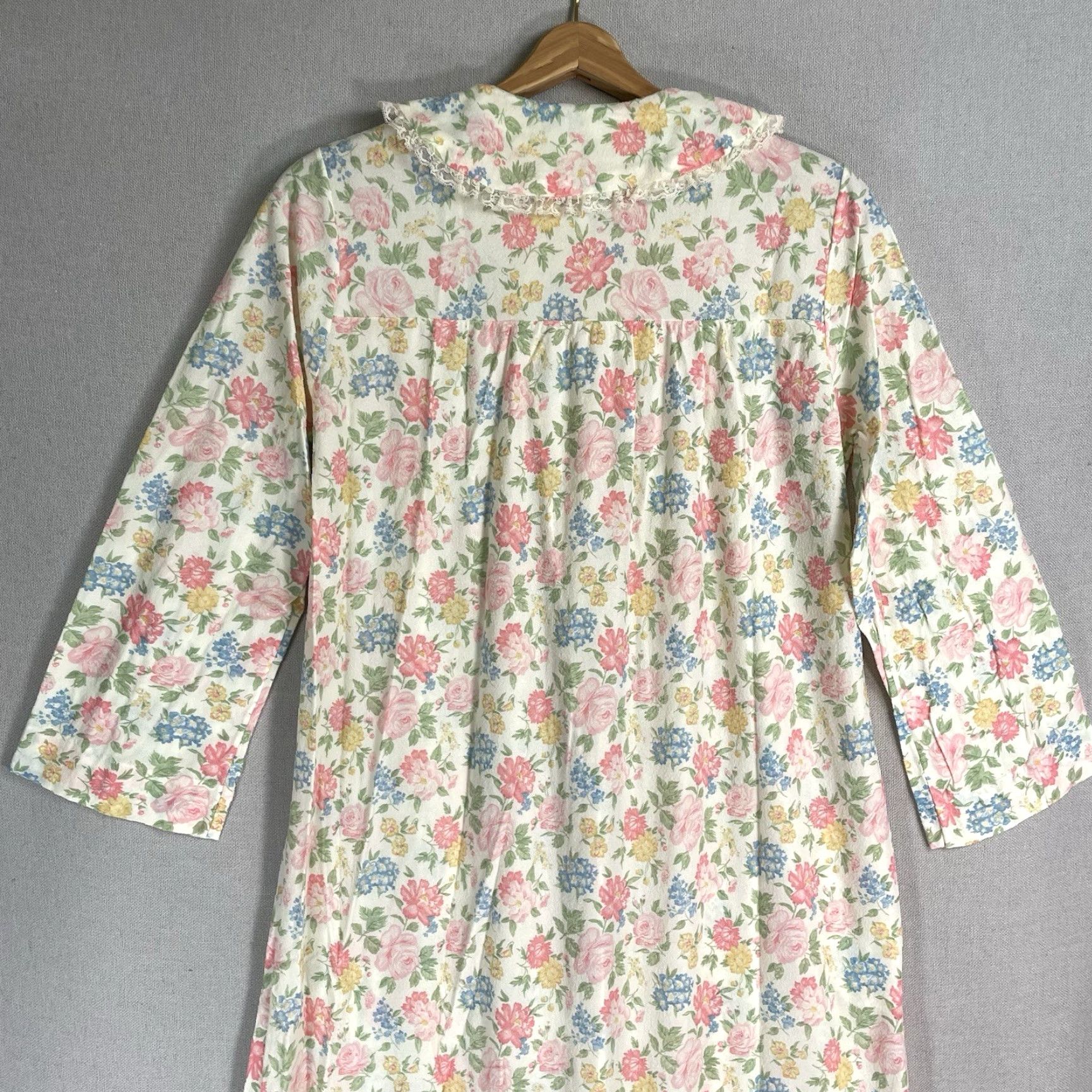 Vintage VINTAGE Katz Nightgown Small Floral Flannel Roses Coat Ruffle Lace 70s Size ONE SIZE - 7 Thumbnail