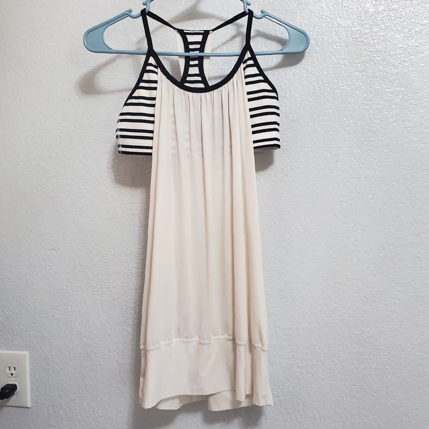 Lululemon VINTAGE Lululemon Top Womens White Black Stripe Layered Bra and Tank Tank Sleeveless Racerback 26" Bust 27.5" Shoulder to Hem Womens Yoga Gym Running Size XS / US 0-2 / IT 36-38 - 2 Thumbnail