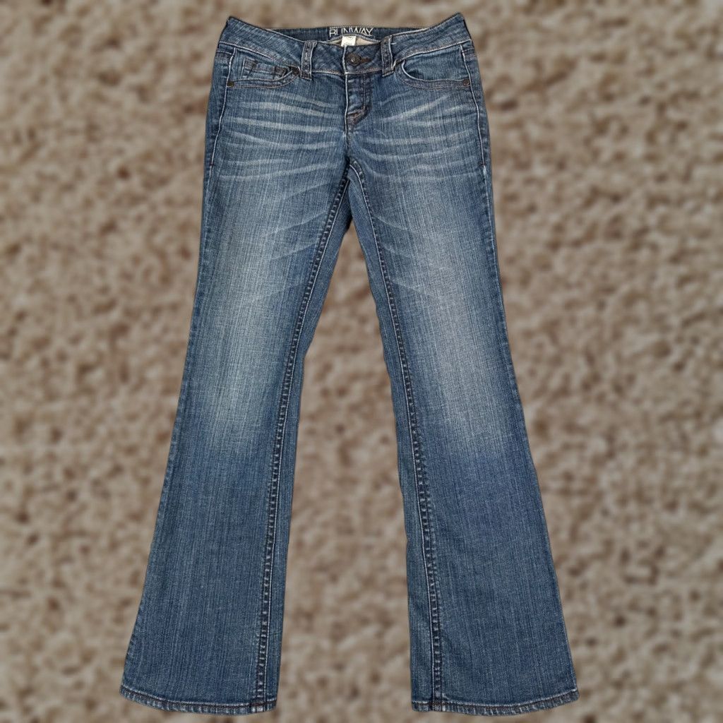Vintage REFUGE Jeans Womens 5-Pocket Denim Bootcut Low Rise Blue 26x29 Regular 2 Distressed Cotton Blend Jeans Womens USA 2000s/2000s Style Size 26" / US 2 / IT 38 - 1 Thumbnail