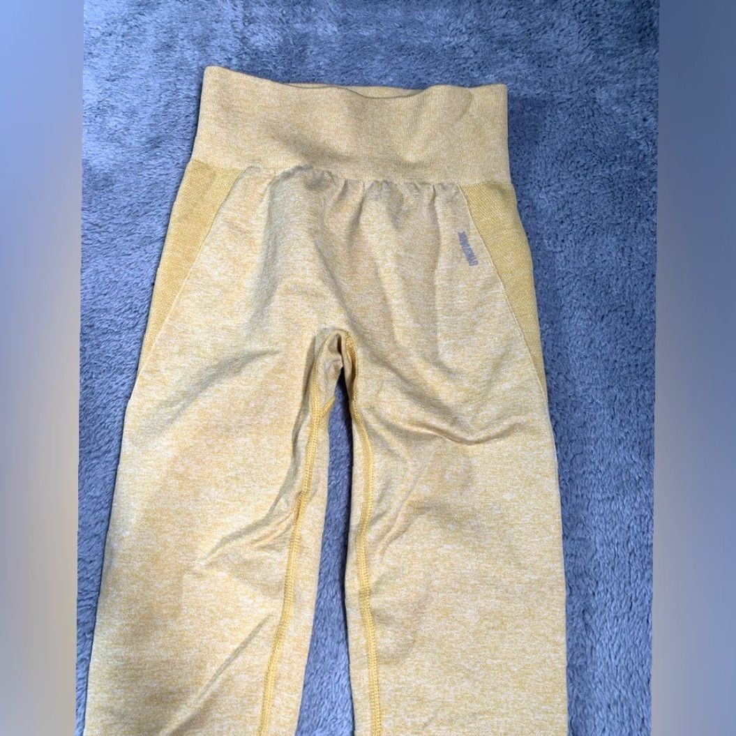 Gymshark Gymshark Yellow Leggings Women XS Regular Ankle Color Yellow Size XS Gymshark Leggings Womens Ankle Fit Size 26" / US 2 / IT 38 - 3 Thumbnail