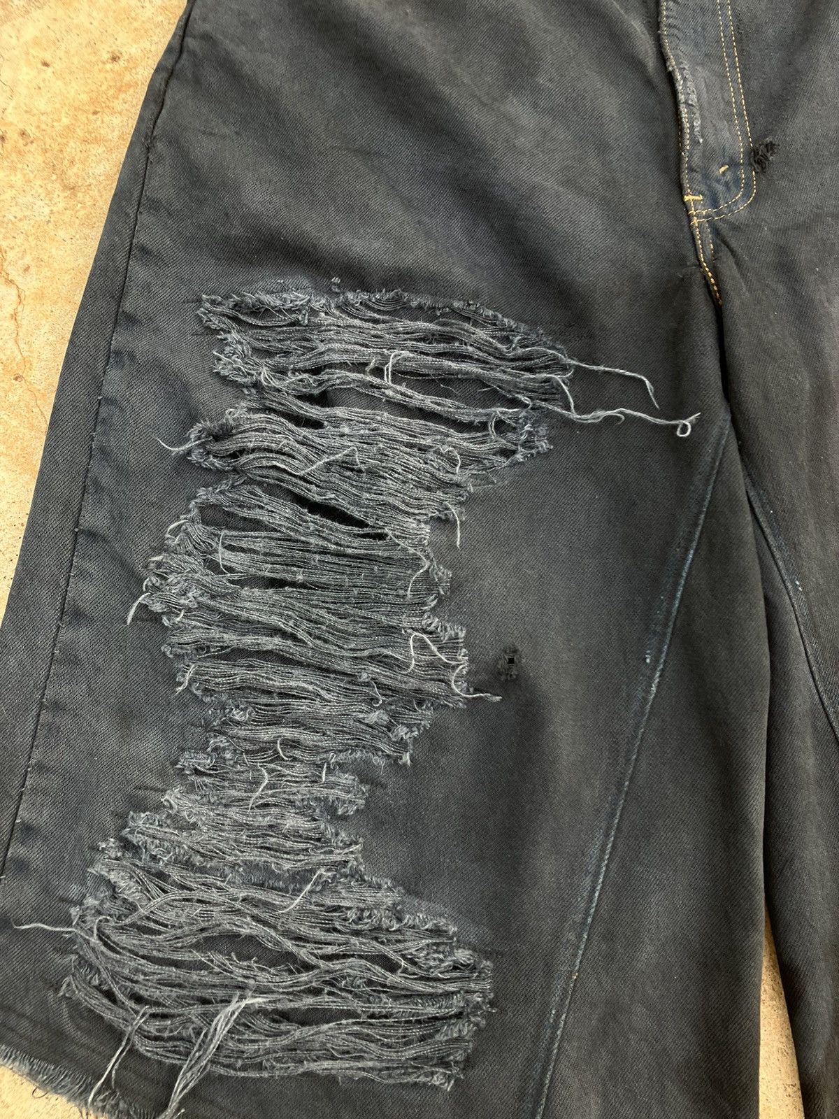 Levi's × Vintage Custom short 4/5. (Vintage Levi’s 560.)🧛🏾‍♂️🦇 Made in USA Size US 34 / EU 50 - 2 Thumbnail