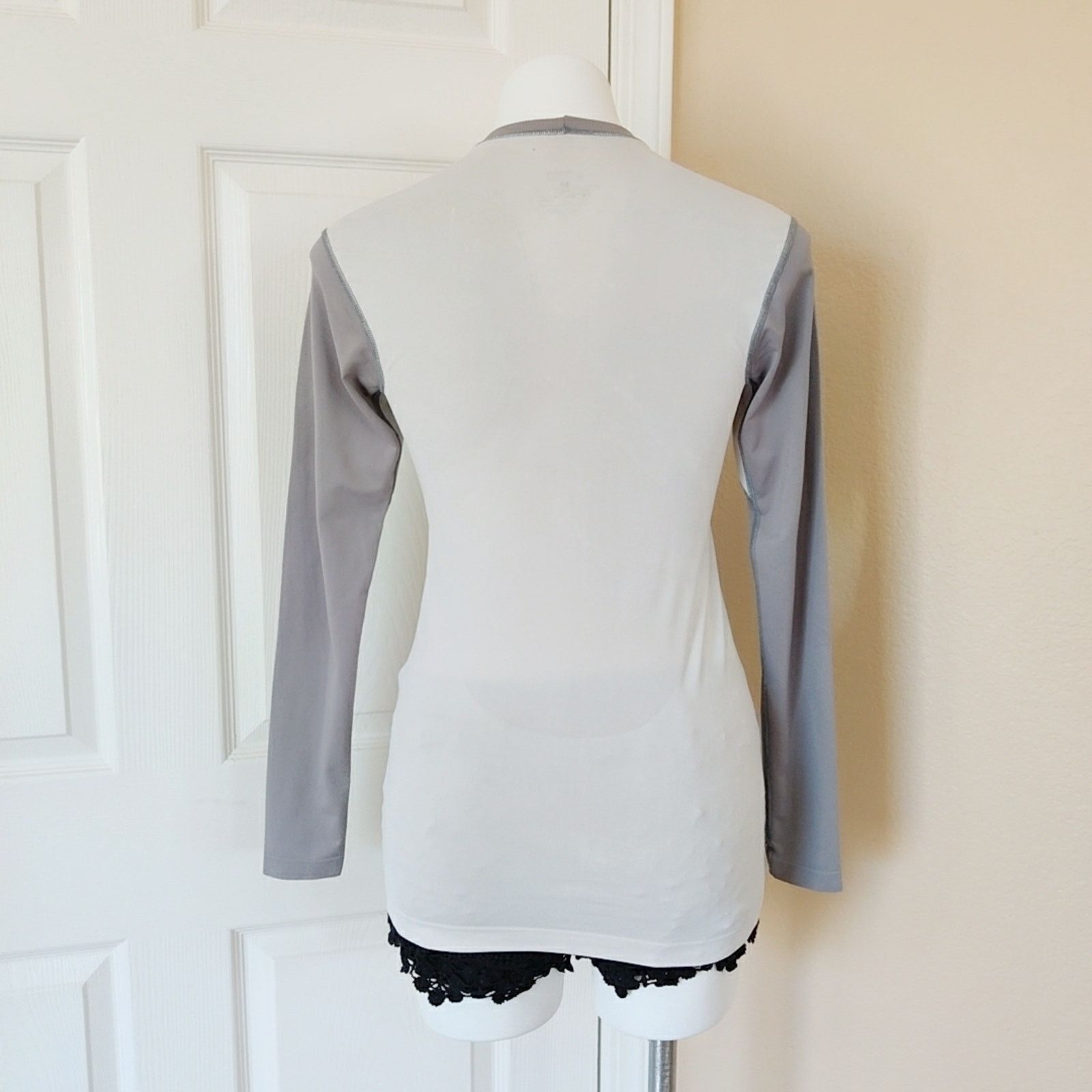 Patagonia Patagonia seamless long sleeve active top sz S Size S / US 4 / IT 40 - 4 Thumbnail