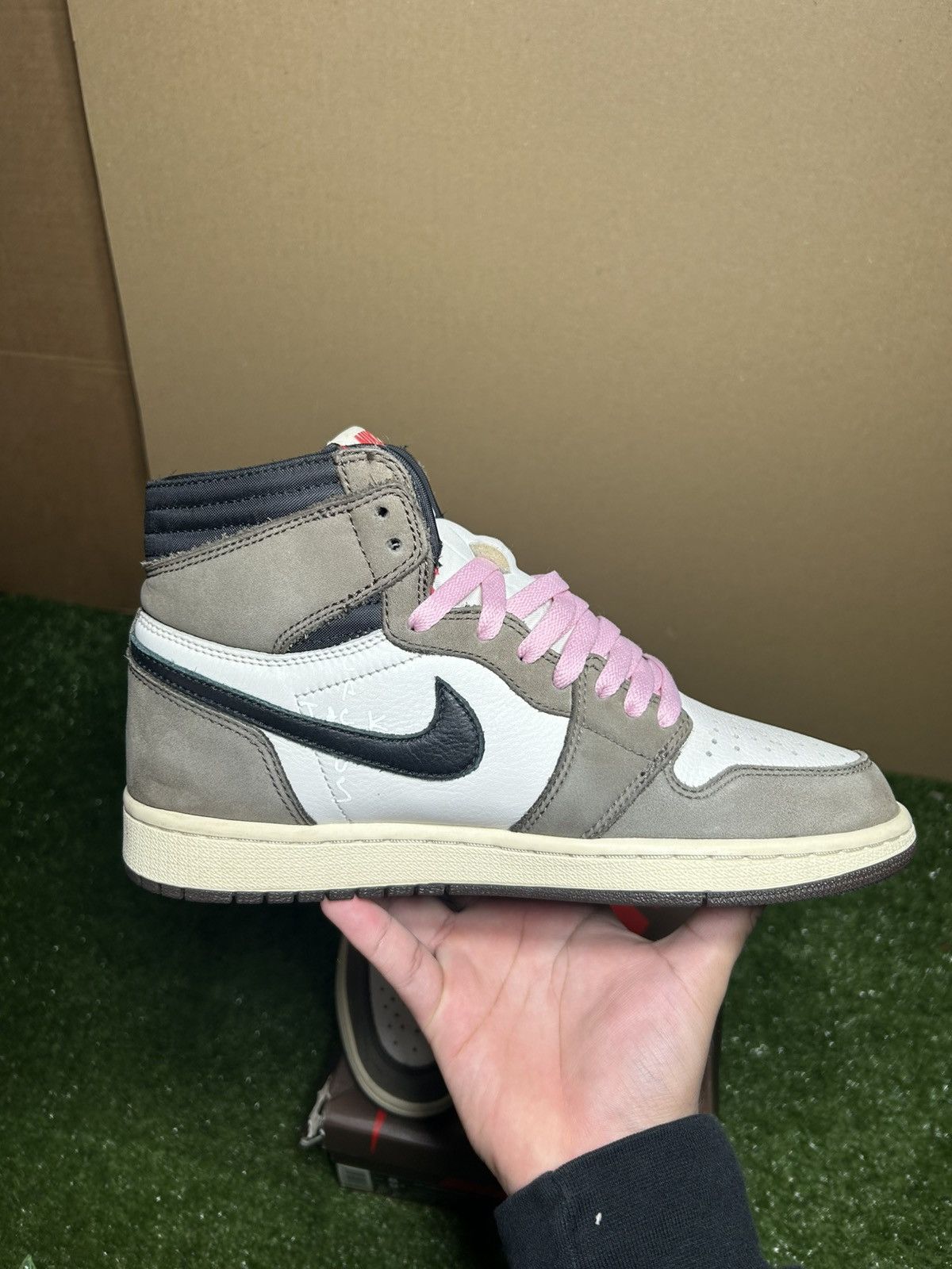 Jordan Brand × Travis Scott Jordan 1 Travis Scott Mocha High Size US 8 / EU 41 - 4 Thumbnail