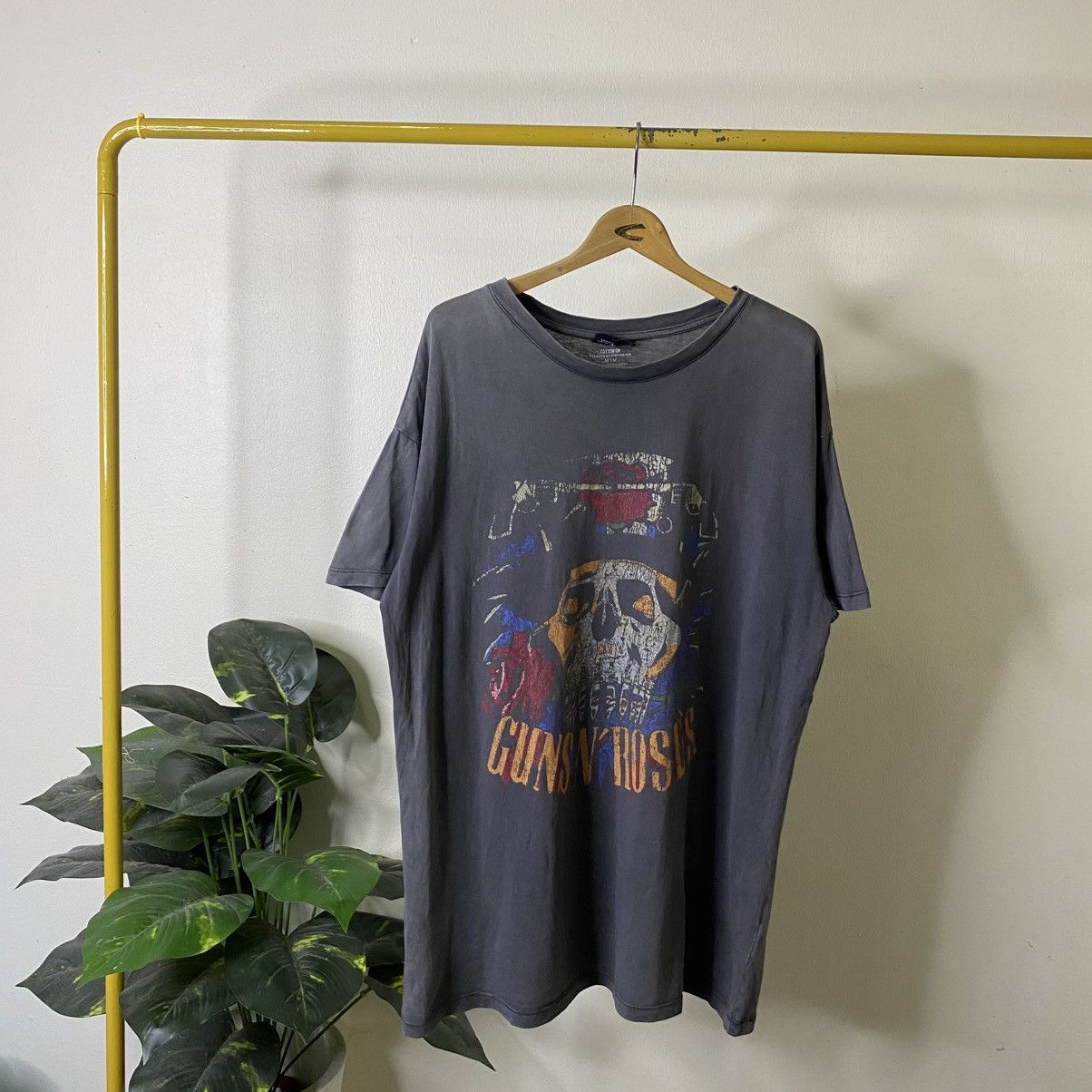 Guns N' Roses Cotton on x Gun N Roses Band Sunfaded Tee Size US XL / EU 56 / 4 - 1 Thumbnail