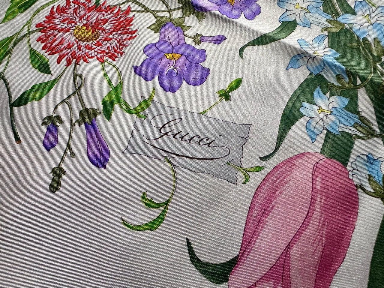 Gucci Authentic Gucci FloraPrinted Silk Twill Carré Scarf Size ONE SIZE - 5 Thumbnail