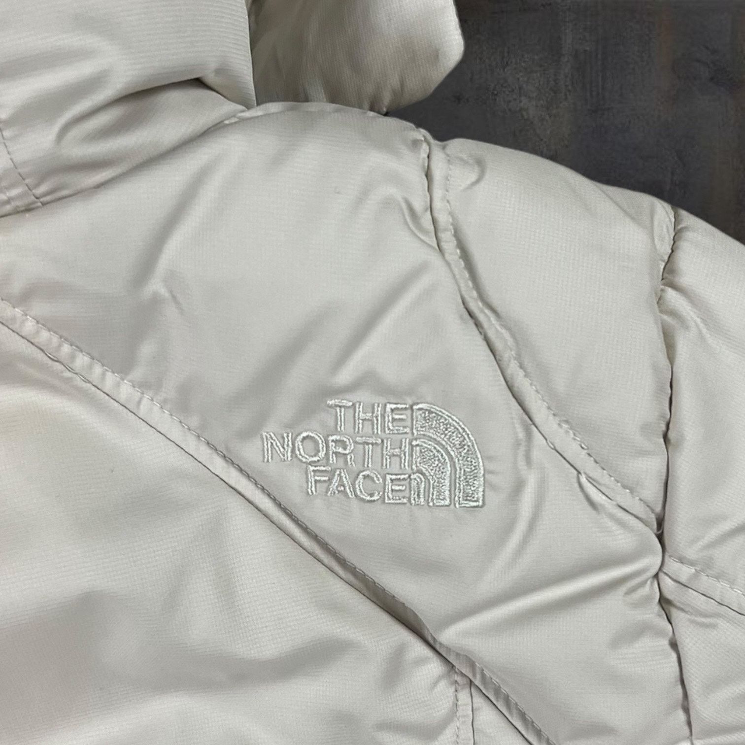 The North Face The North Face Women's Size XS Beige Nuptse Jacket Puffer Size XS / US 0-2 / IT 36-38 - 7 Thumbnail