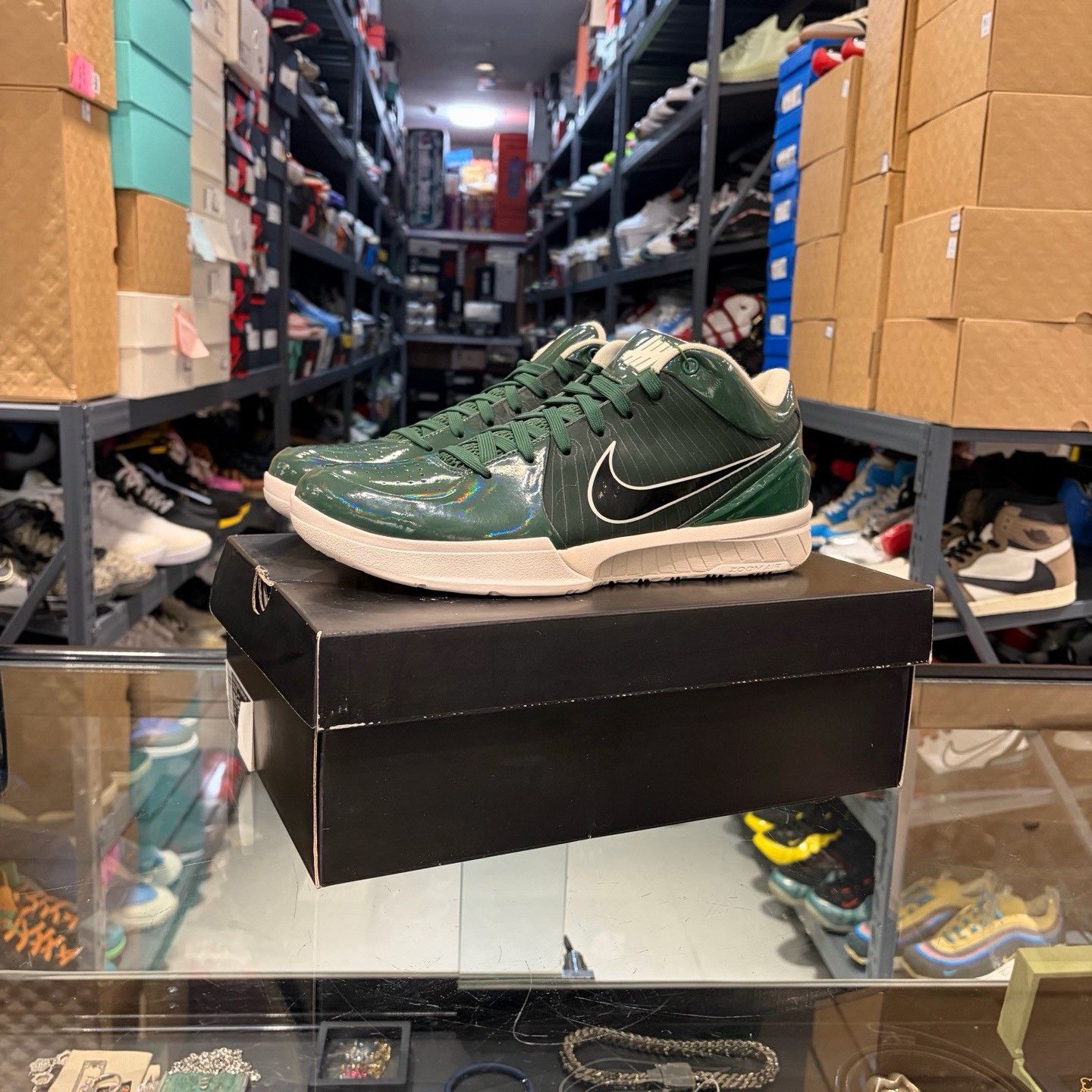 Nike Nike Green Lowtop Sneakers 11 Men Size US 11 / EU 44 - 1 Thumbnail