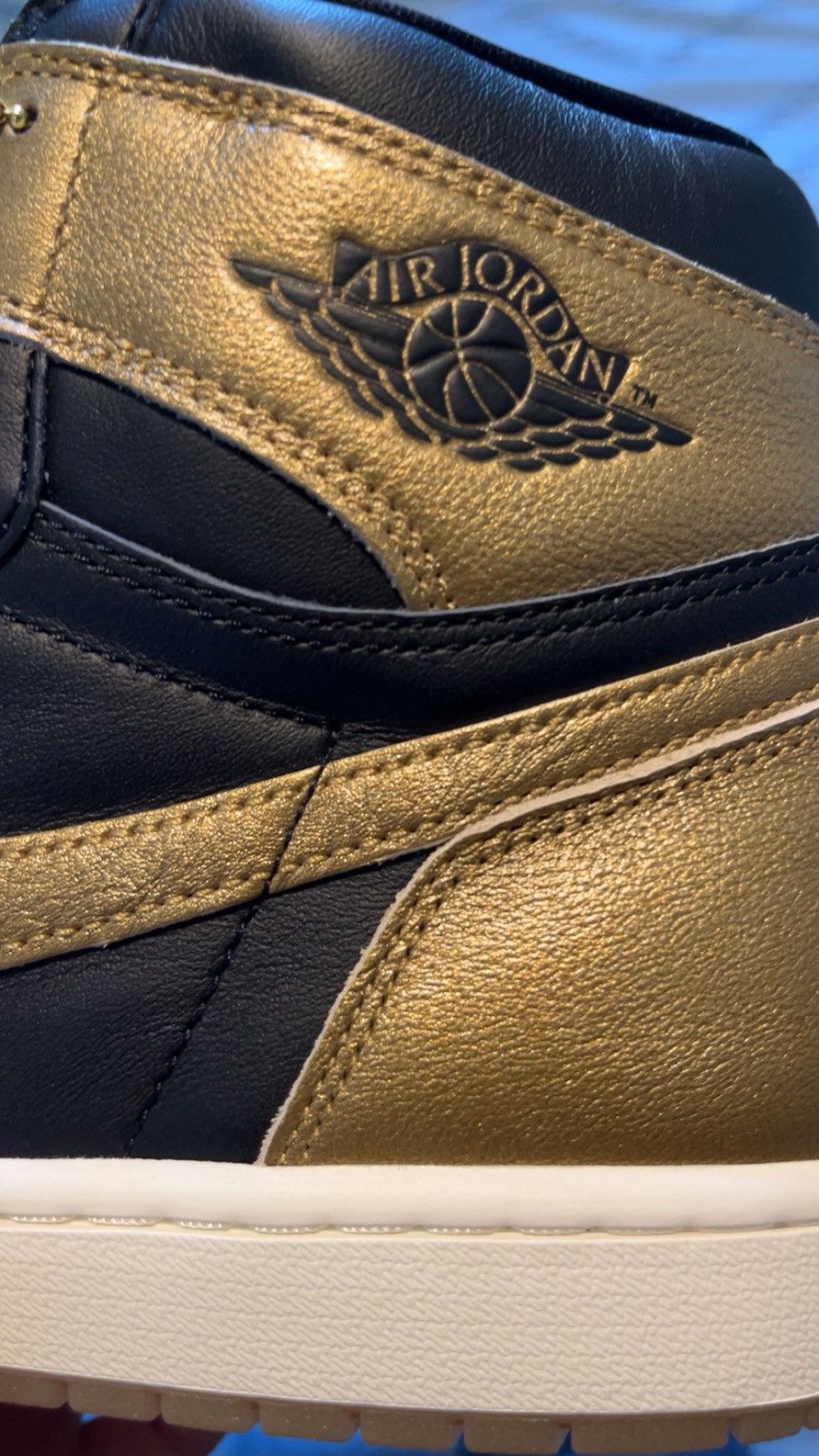 Jordan Brand Air Jordan 1 High sneakers in a black and metallic gold Size US 11.5 / EU 44-45 - 2 Thumbnail