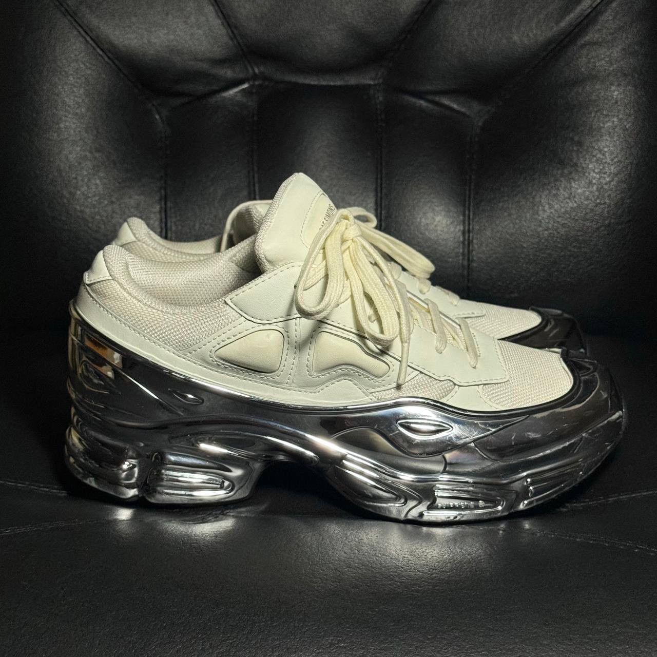 Adidas × Raf Simons 6us Adidas Raf Simons Ozweego Metalloc Cream White Size US 6 / IT 36 - 1 Thumbnail