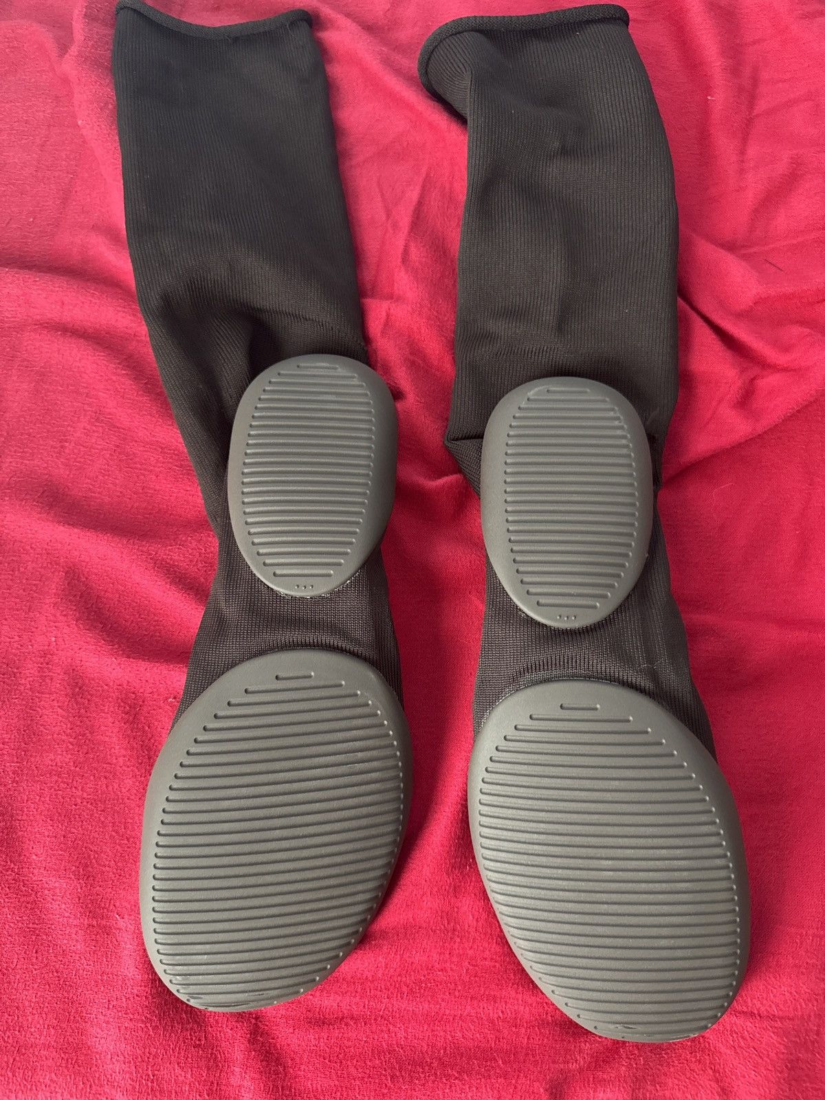 Yeezy Yeezy Pods Size US 11 / EU 44 - 2 Thumbnail