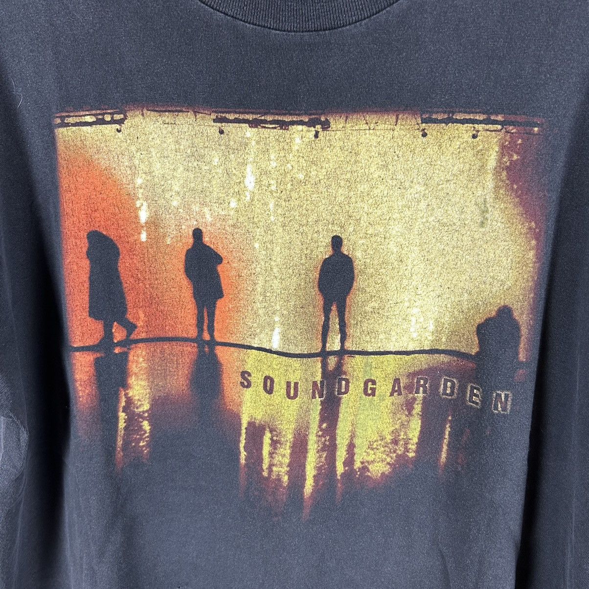Band Tees Vintage 90s Soundgarden Down on the Upside Tour T-shirt Size US XL / EU 56 / 4 - 3 Thumbnail