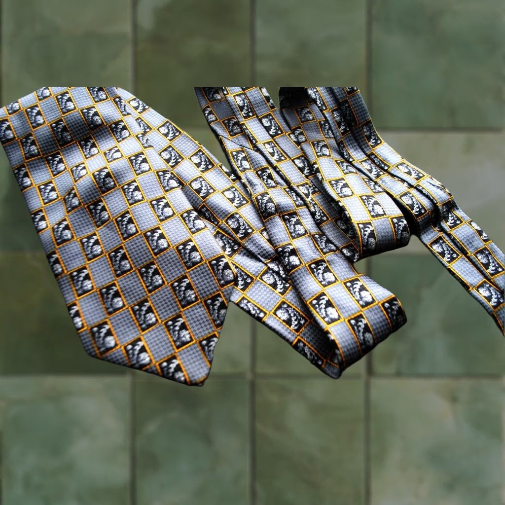 Versace GIANNI VERSACE CLASSIC V2 100% SILK TIE GRAY GOLD CHECKED VINTAGE Size ONE SIZE - 1 Thumbnail